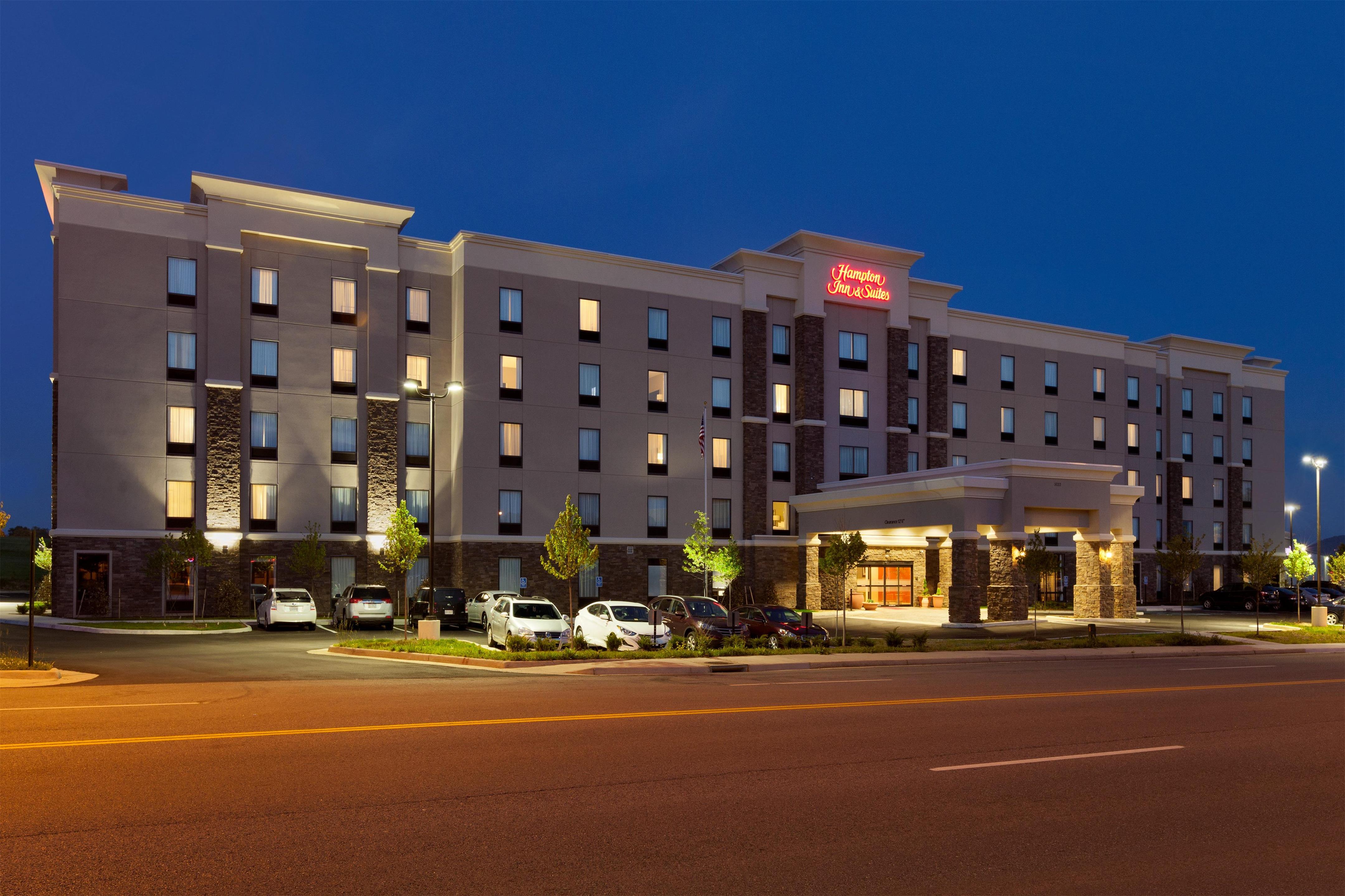 Exterior | Hampton Inn & Suites Roanoke Airport