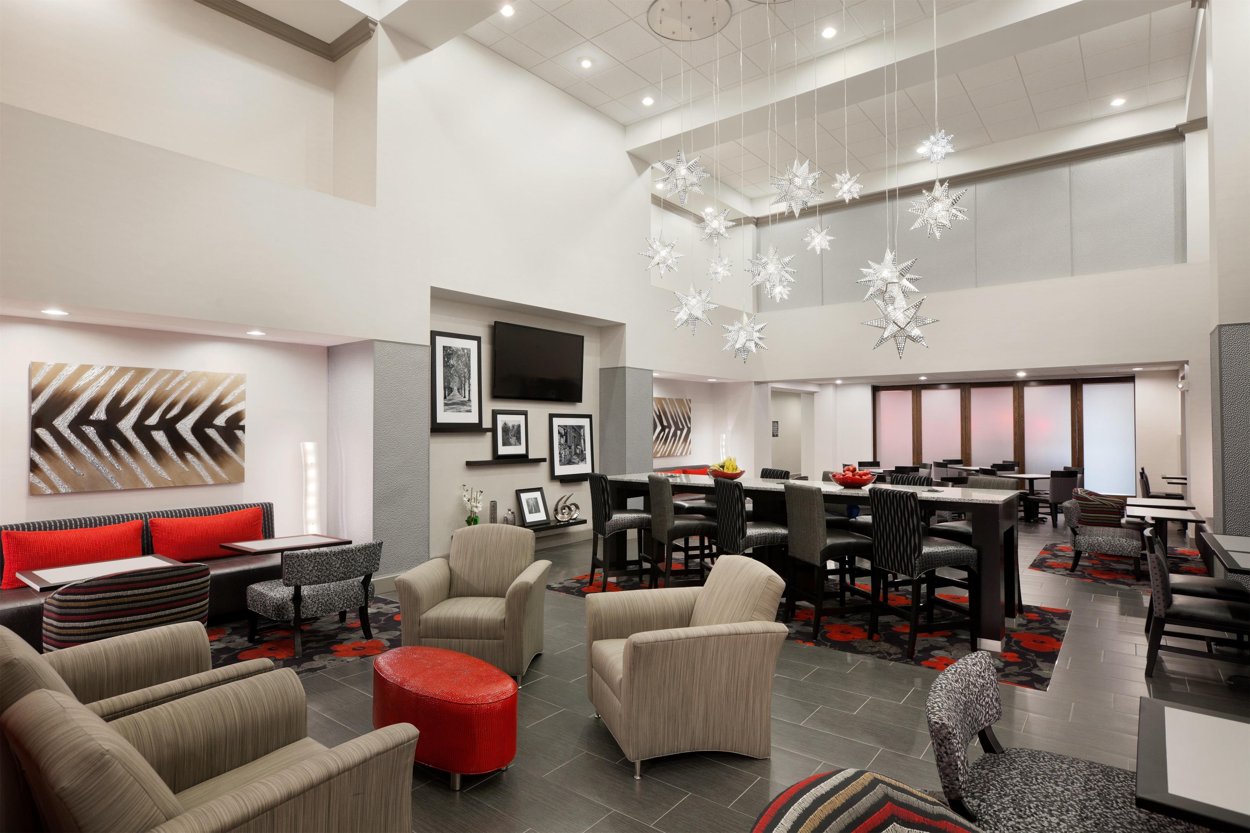 Reception | Hampton Inn & Suites Roanoke Airport