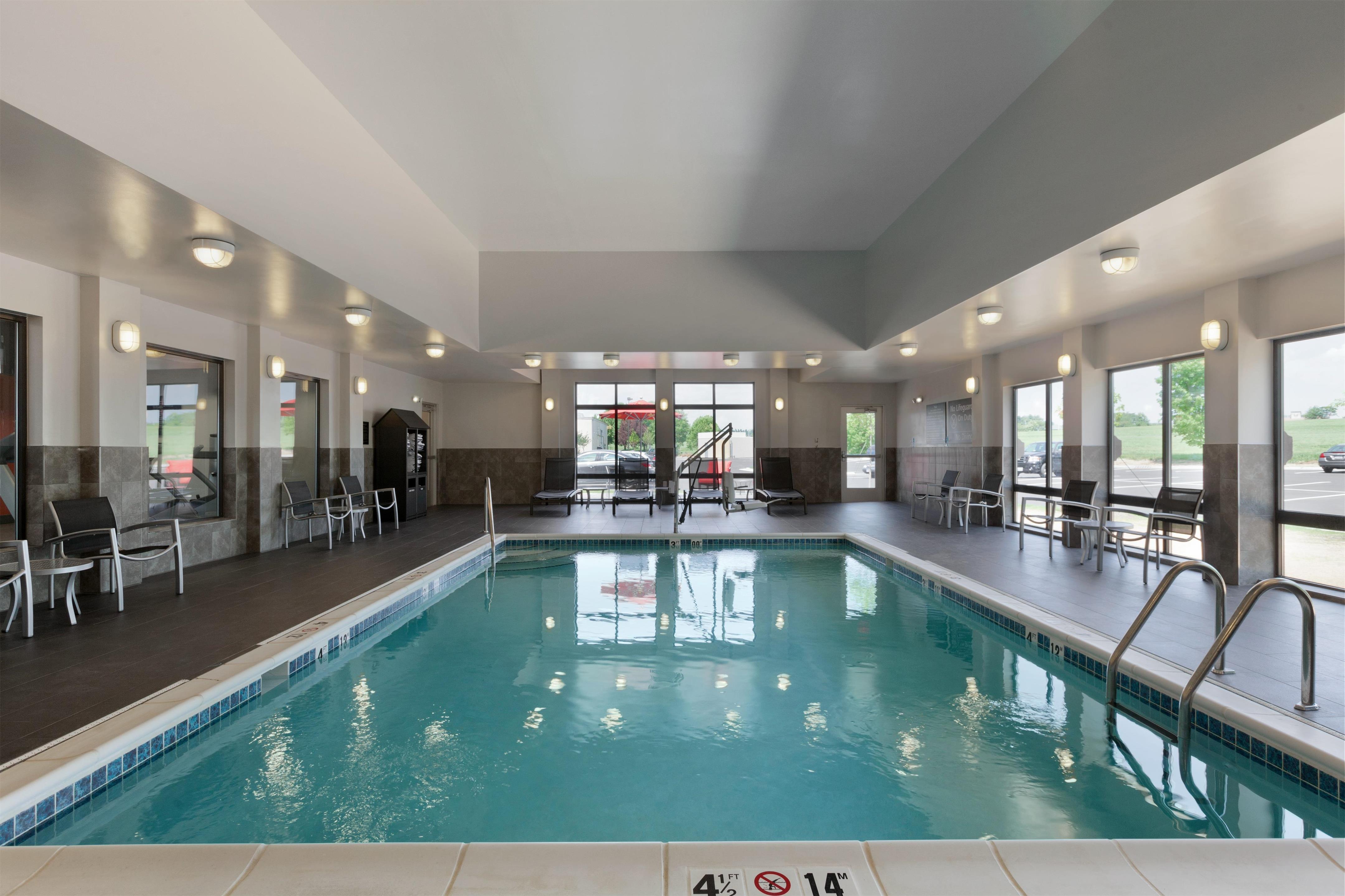 Pool | Hampton Inn & Suites Roanoke Airport