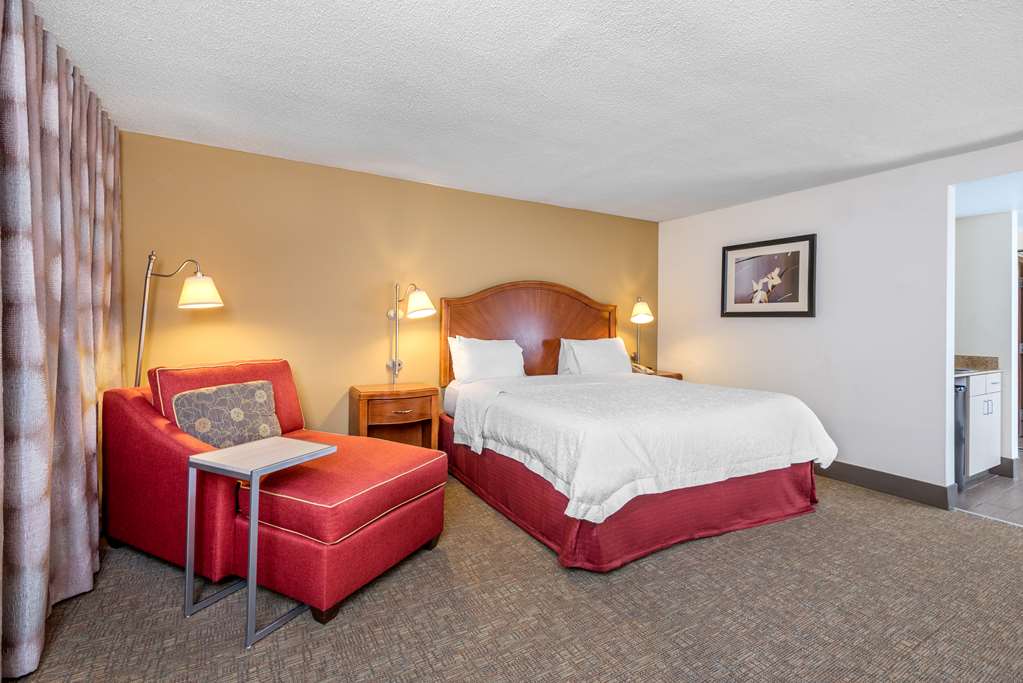 Hampton Inn Roanoke Hollins - Tap to explore photos