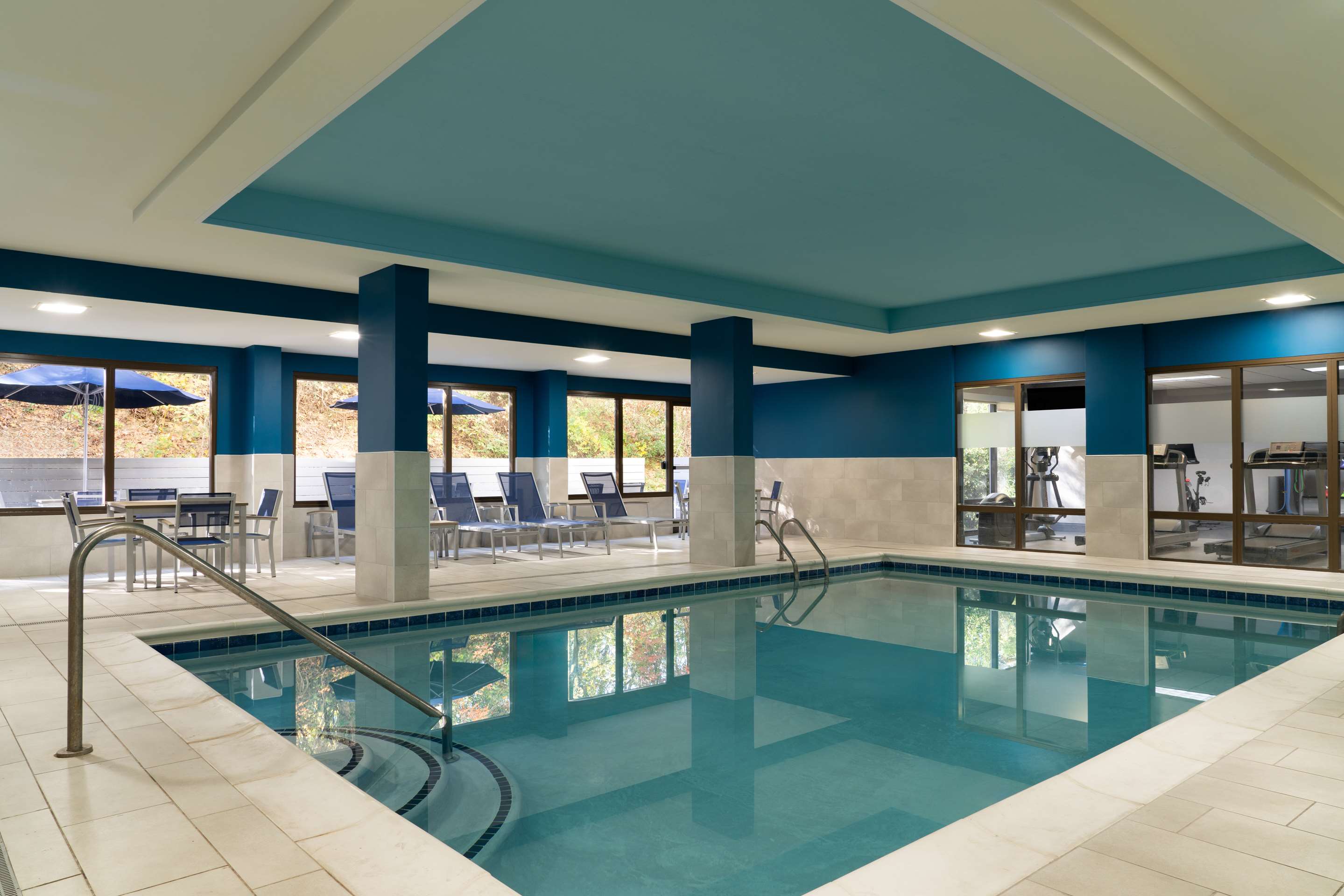 Pool | Hampton Inn Roanoke/Hollins - I-81