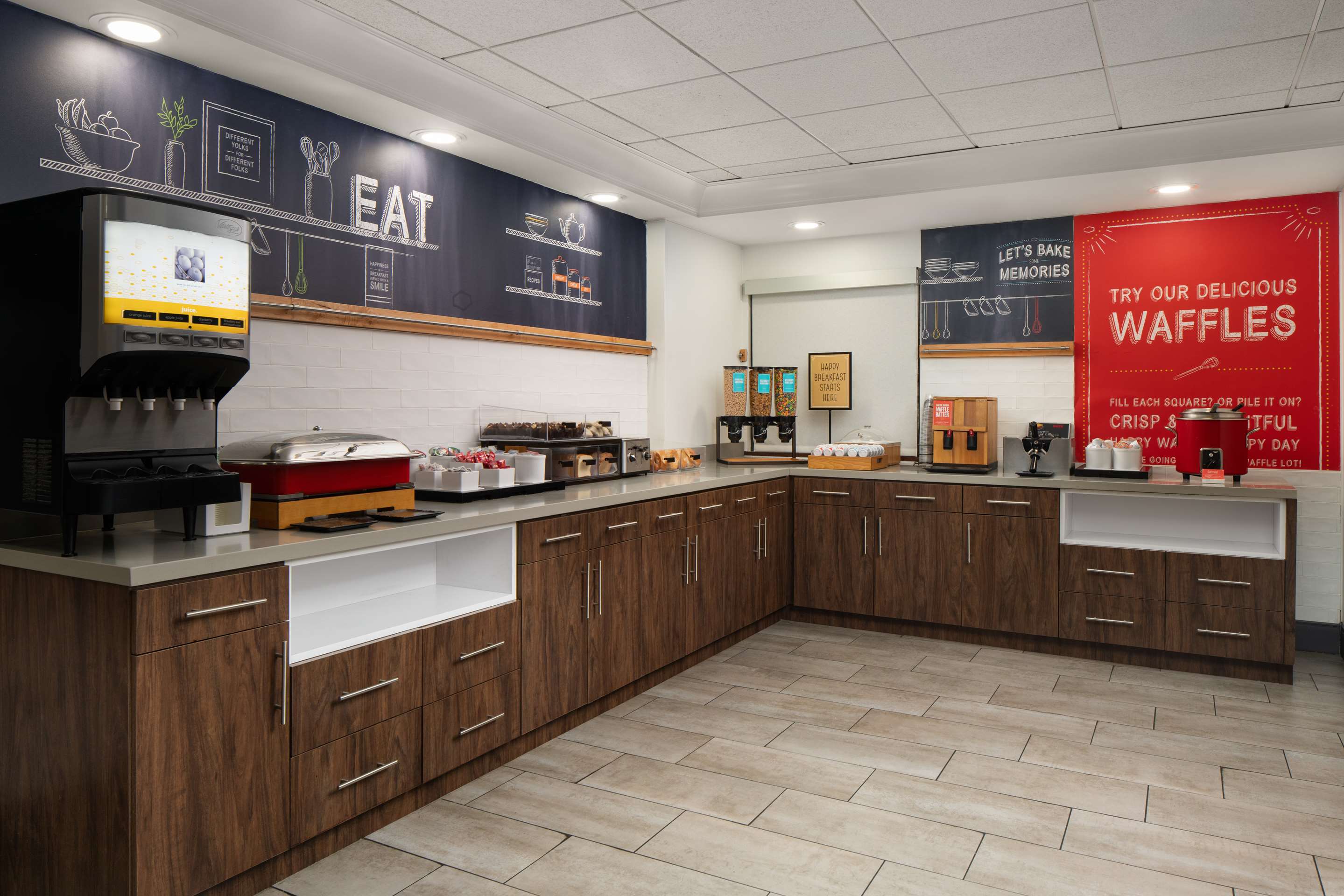 Breakfast Area | Hampton Inn Roanoke/Hollins - I-81