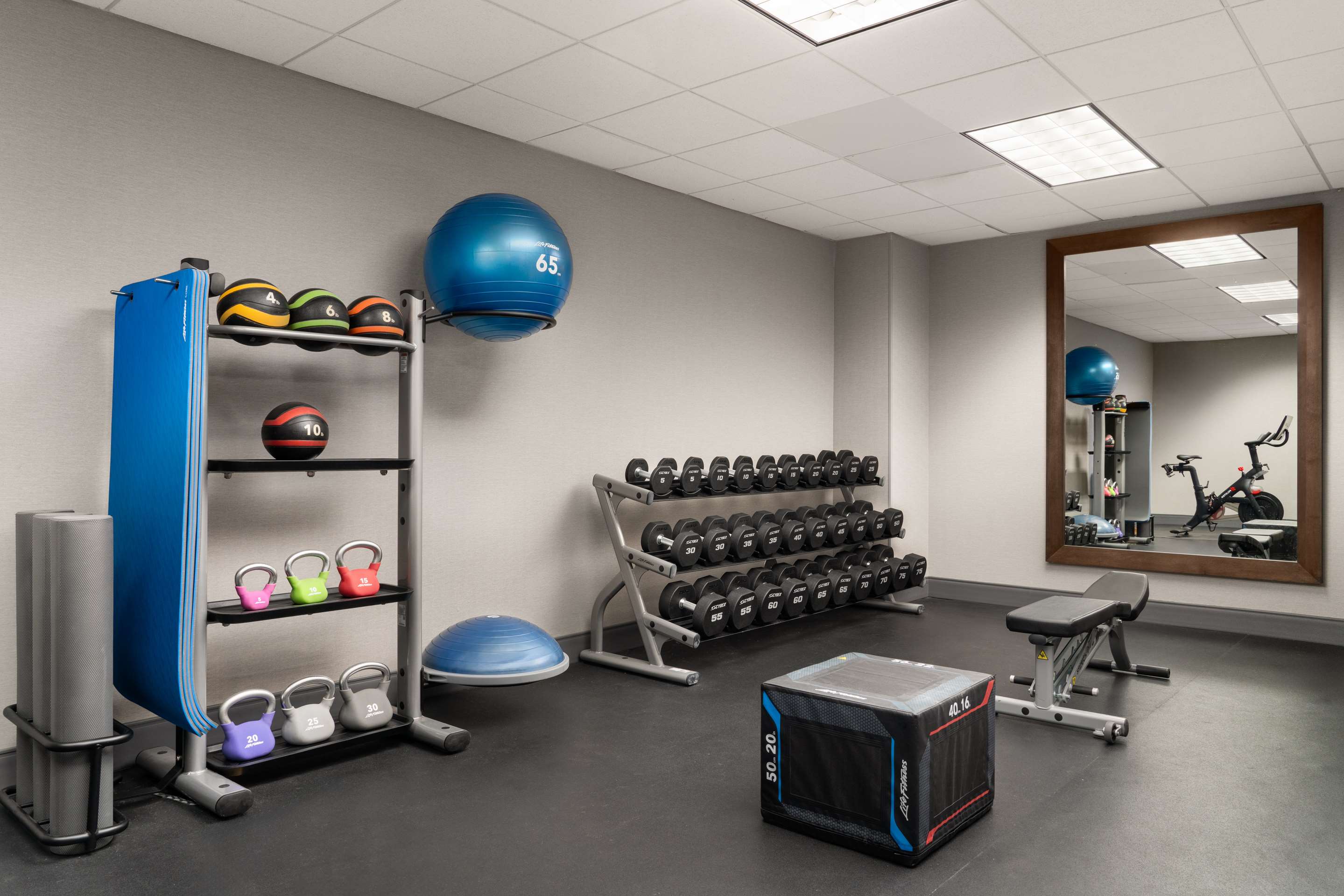 Health club fitness center gym | Hampton Inn Roanoke/Hollins - I-81
