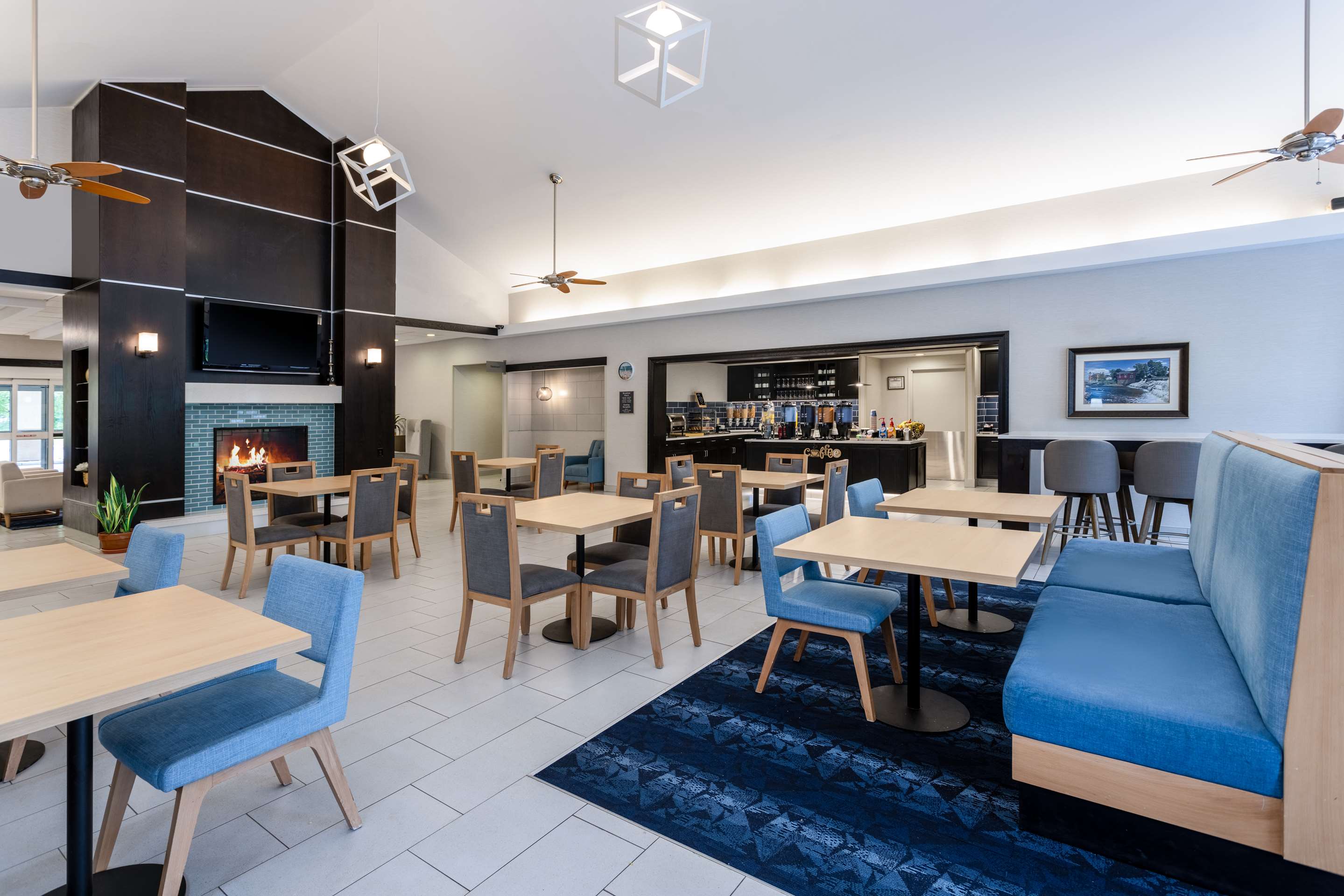 Breakfast Area | Homewood Suites by Hilton Rochester/Greece, NY