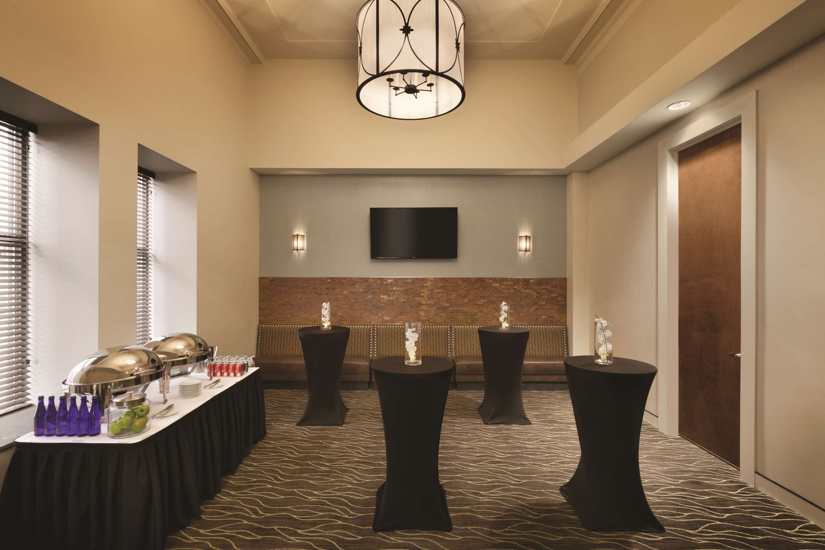 Restaurant | Hilton Garden Inn Rochester Downtown, NY