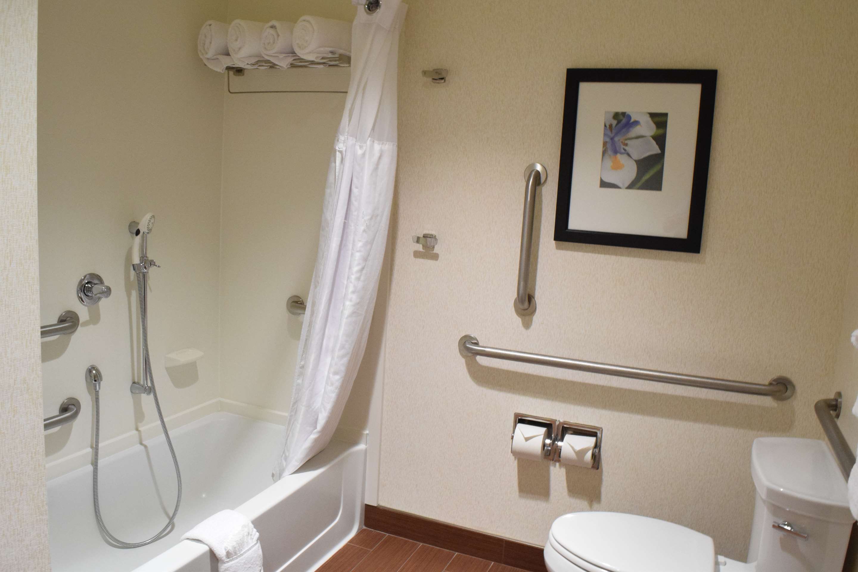 Guest room bath