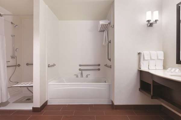  - Hilton Garden Inn Downtown Rochester - I-490, Exit 13