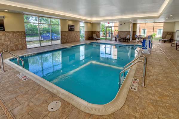 Pool - Hampton Inn & Suites Rochester - I-390, Exit 14B