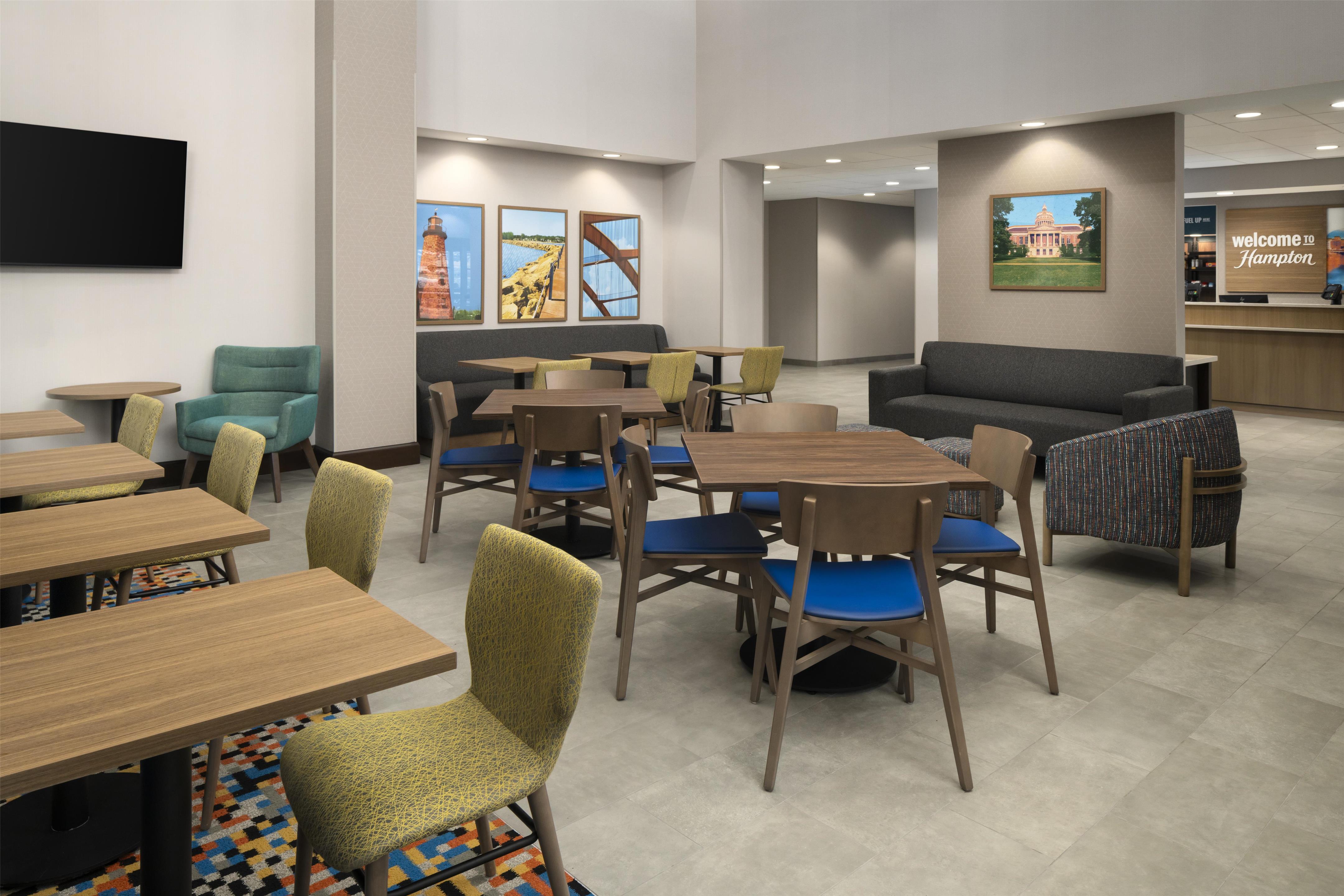 Lobby | Hampton Inn & Suites Rochester/Henrietta