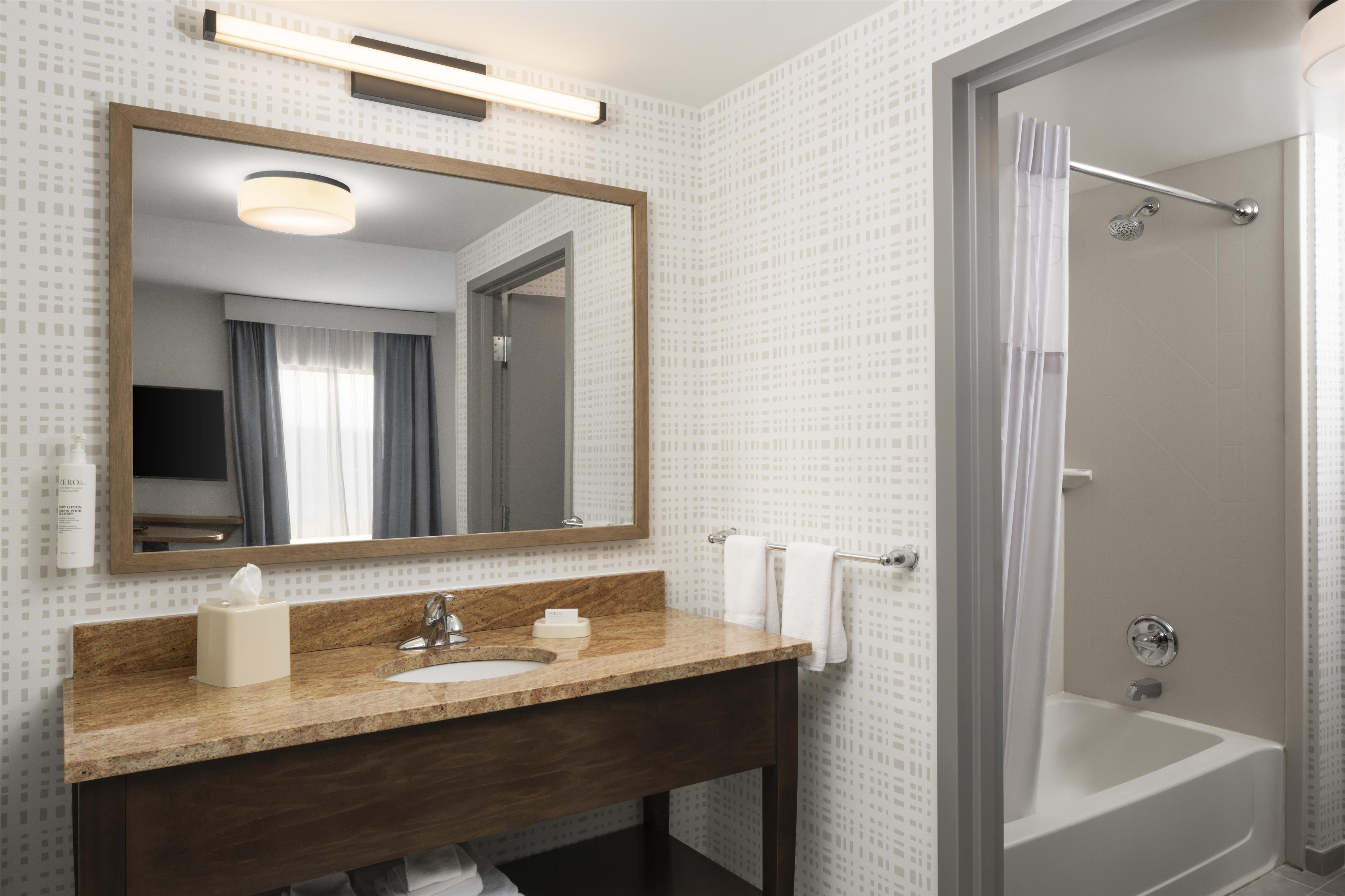 Guest room bath