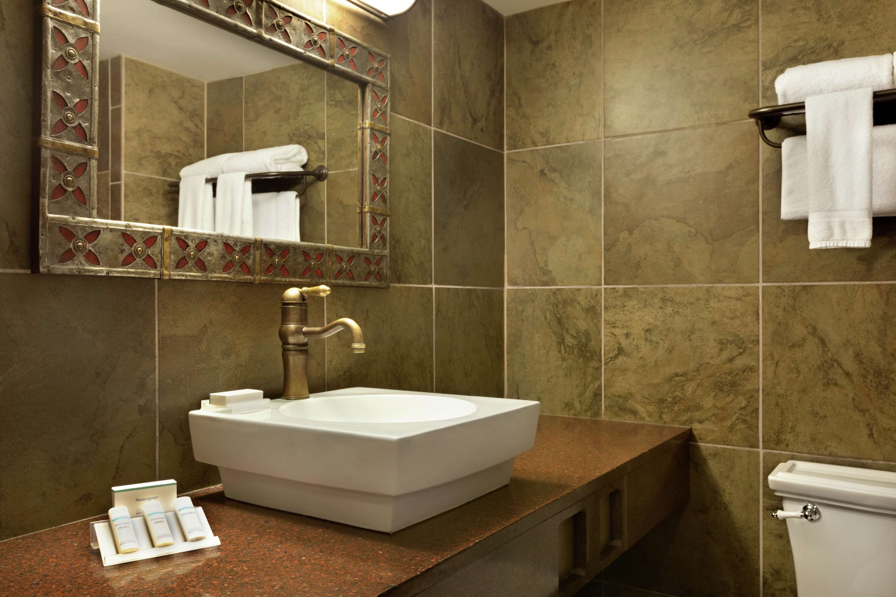 Guest room bath