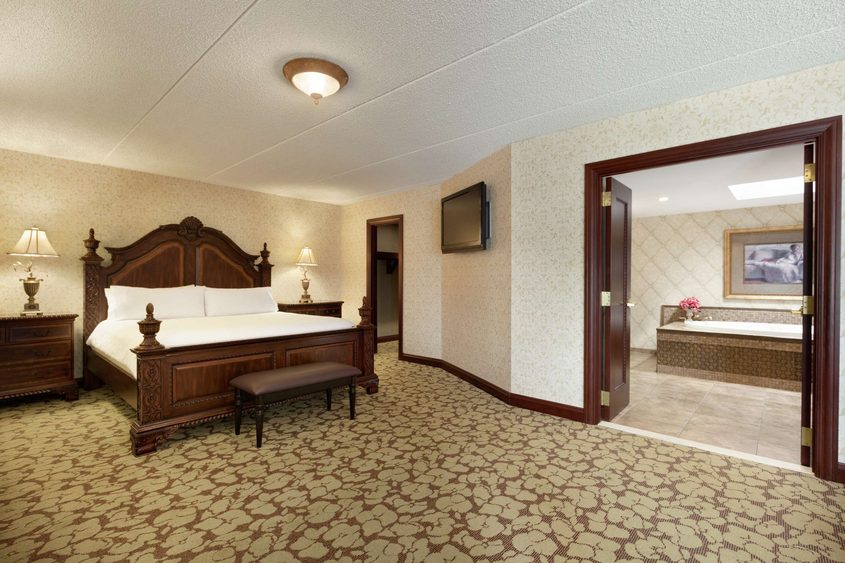 Guest room bath