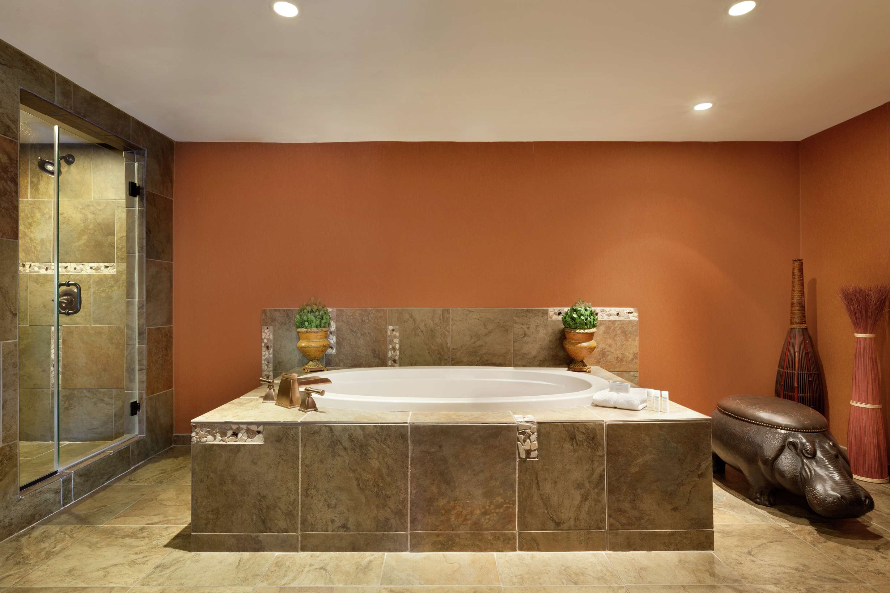 Guest room bath