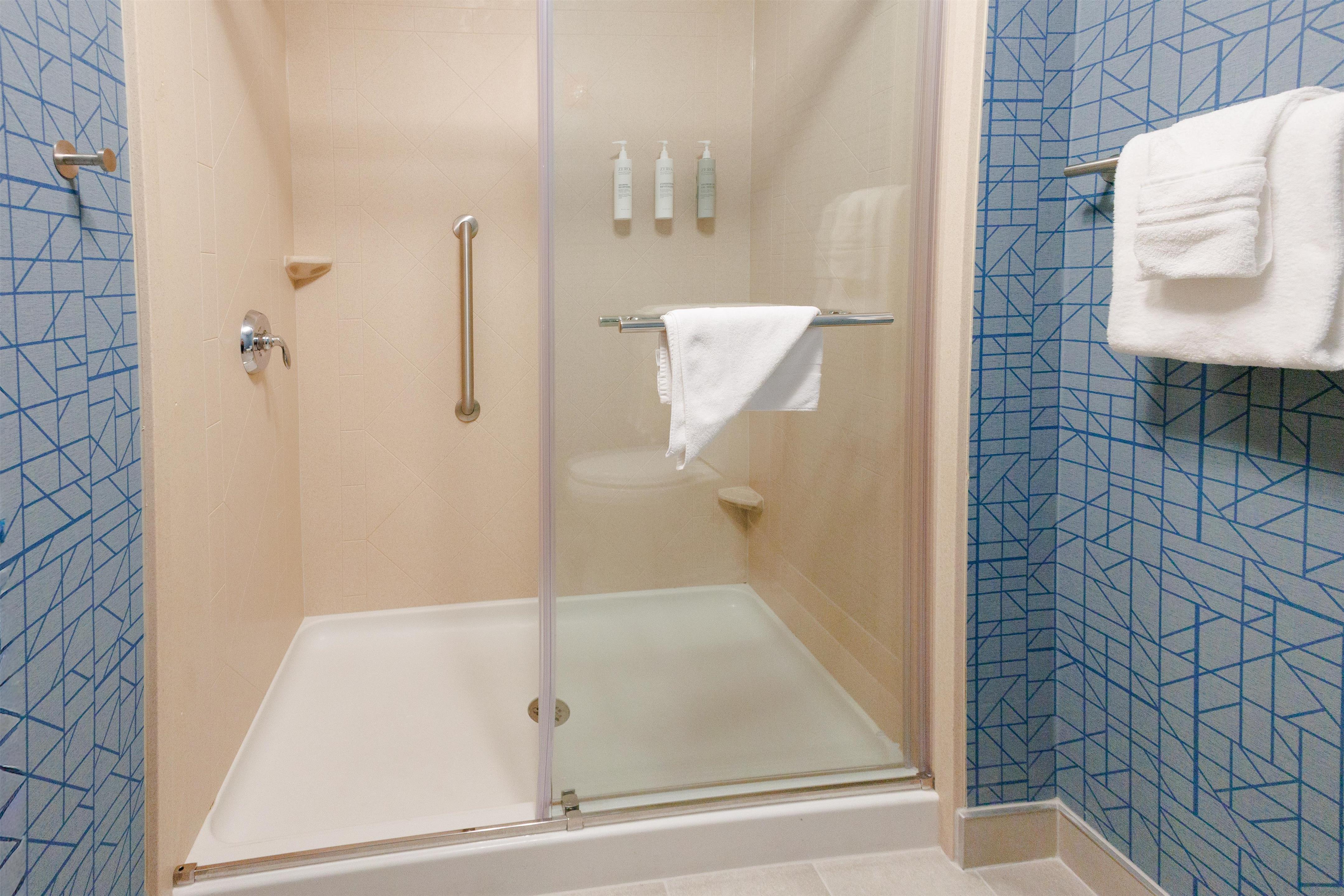 Guest room bath