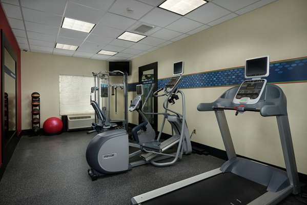 Fitness/ Exercise Room - Hampton Inn & Suites Rogers