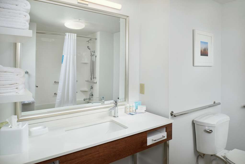 Hampton Inn & Suites by Hilton Rogers Room Type - 1 KN ACC TUB STUDIO NOSMOK