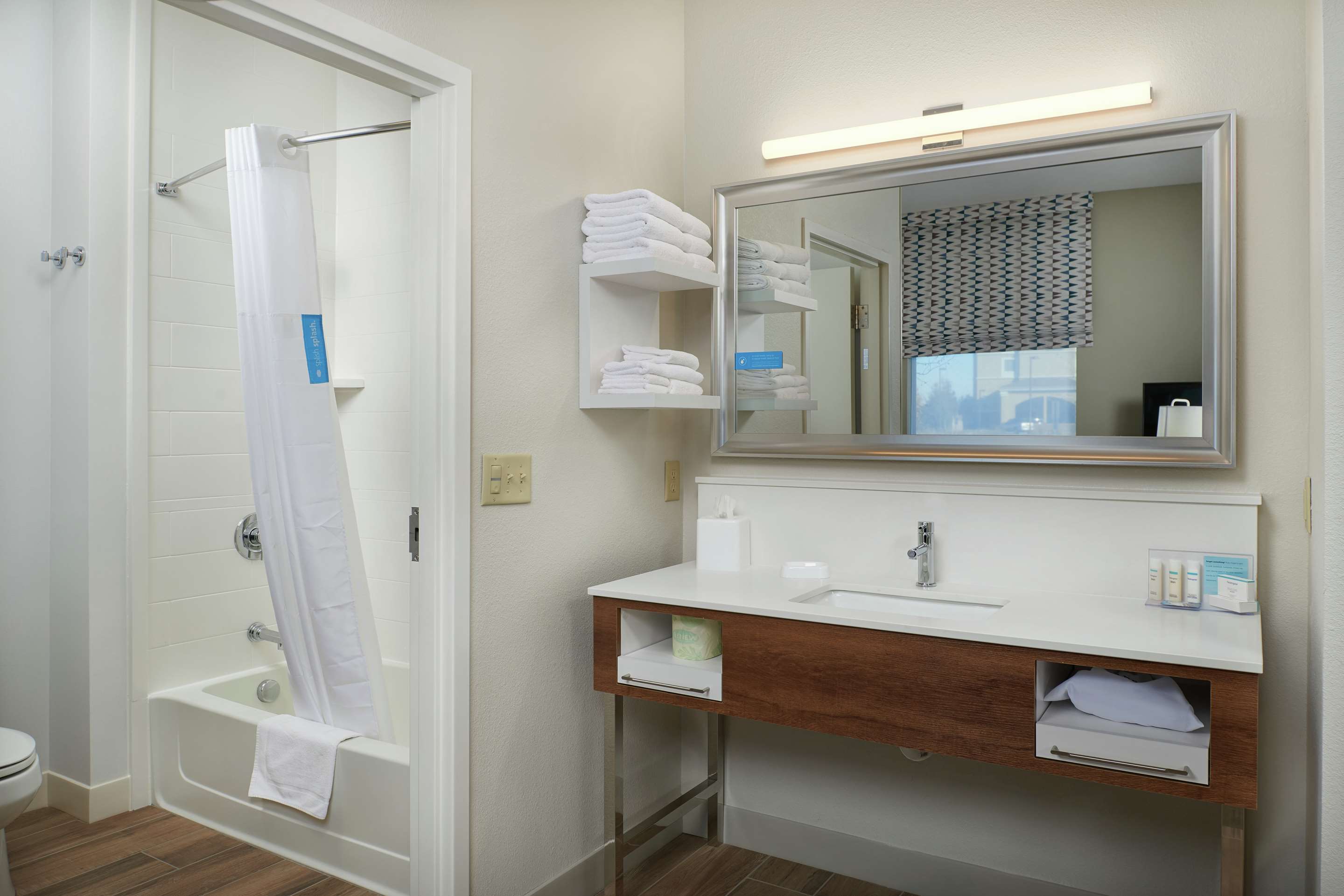 Guest room bath