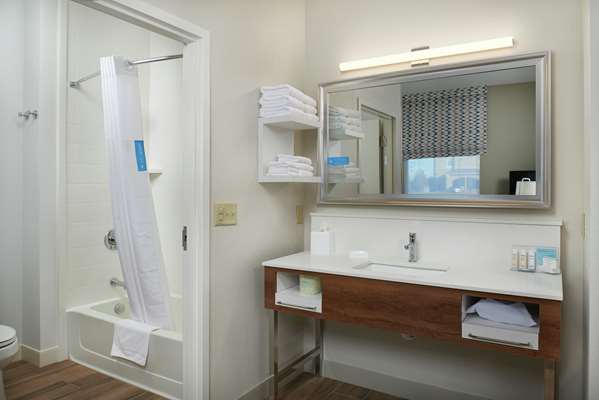  - Hampton Inn & Suites Rogers