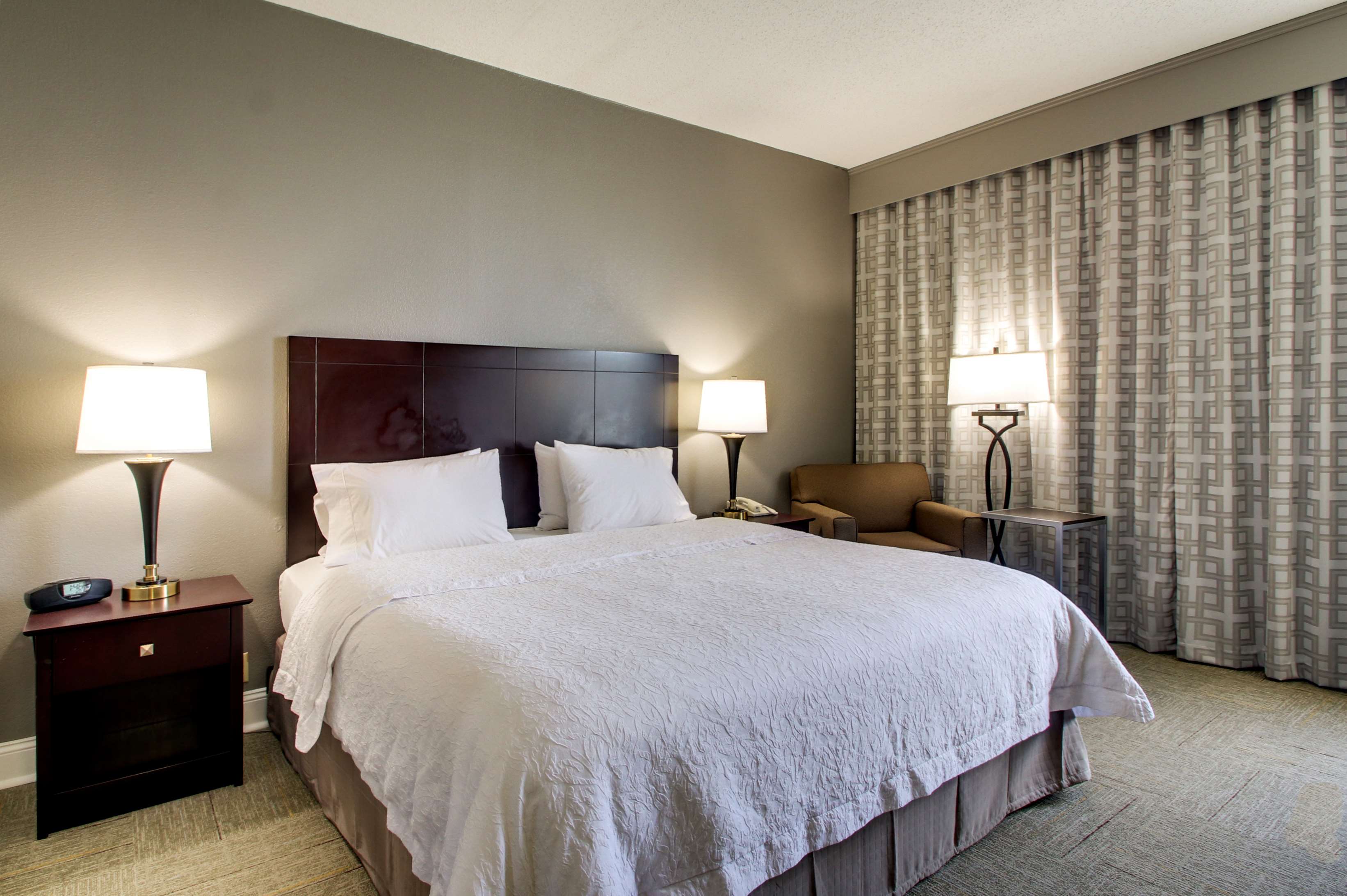 Hampton Inn by Hilton Rolla Room Type - 1KNG MOB HEAR ACC W TUB NS