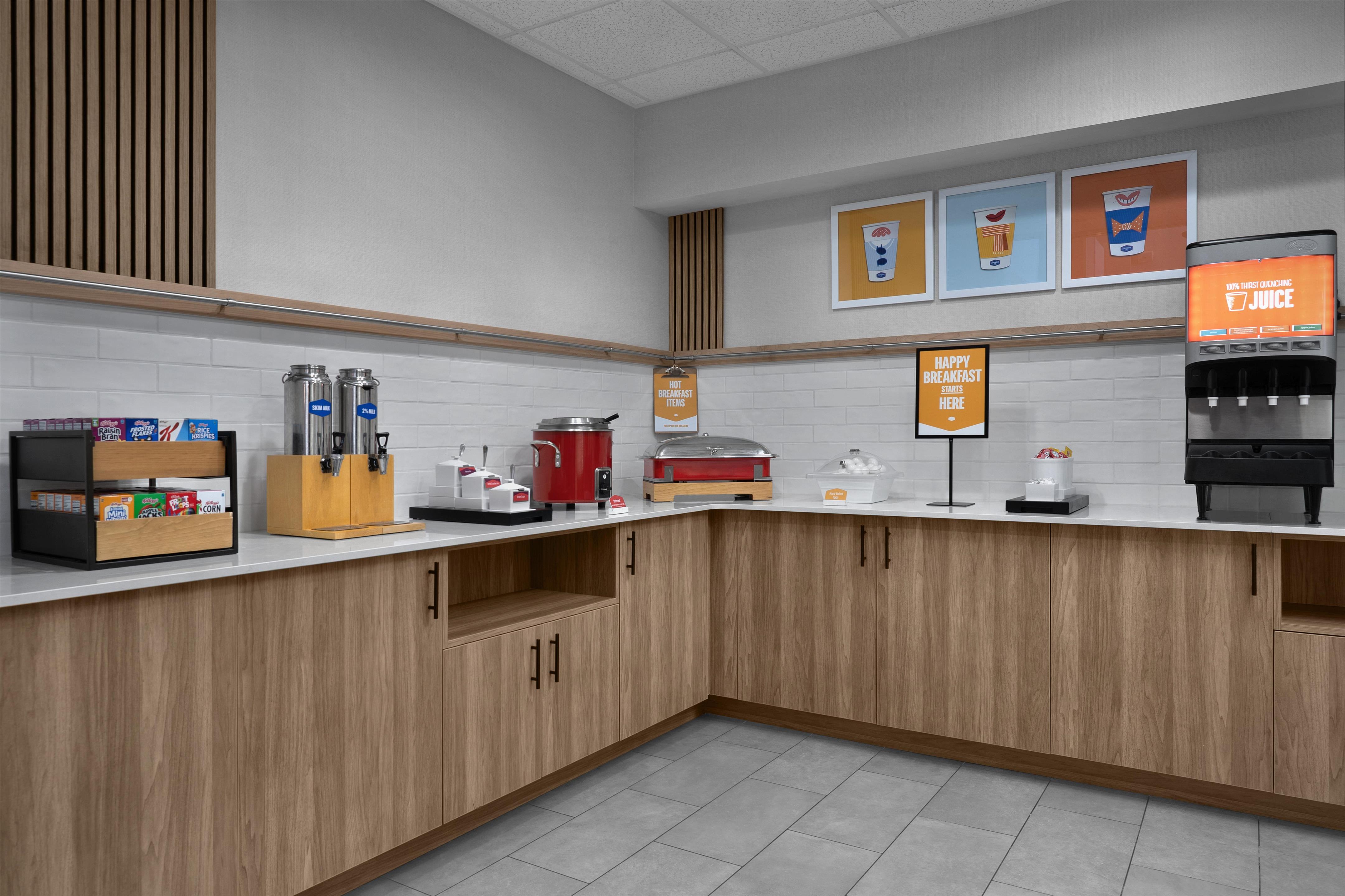 Breakfast Area | Hampton Inn & Suites Roswell
