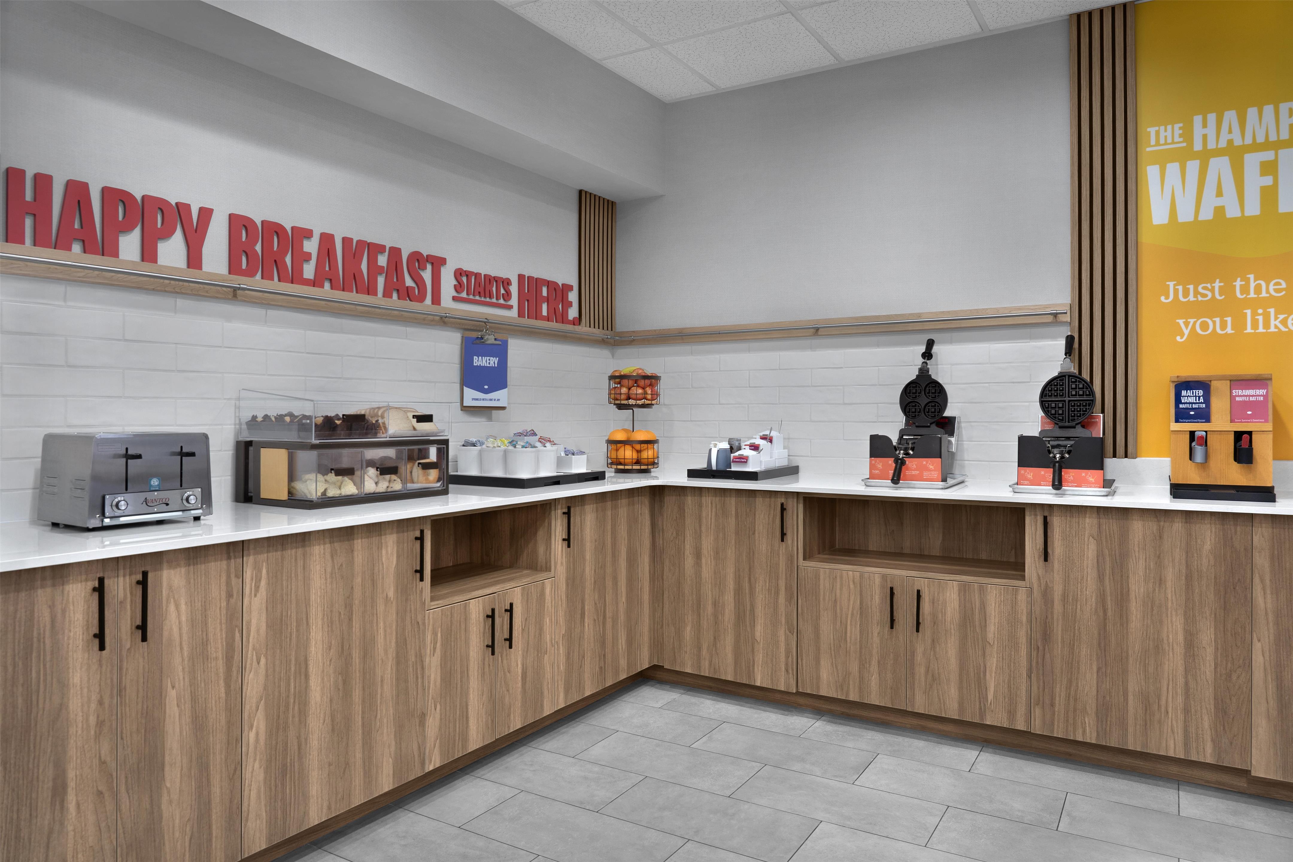 Breakfast Area | Hampton Inn & Suites Roswell