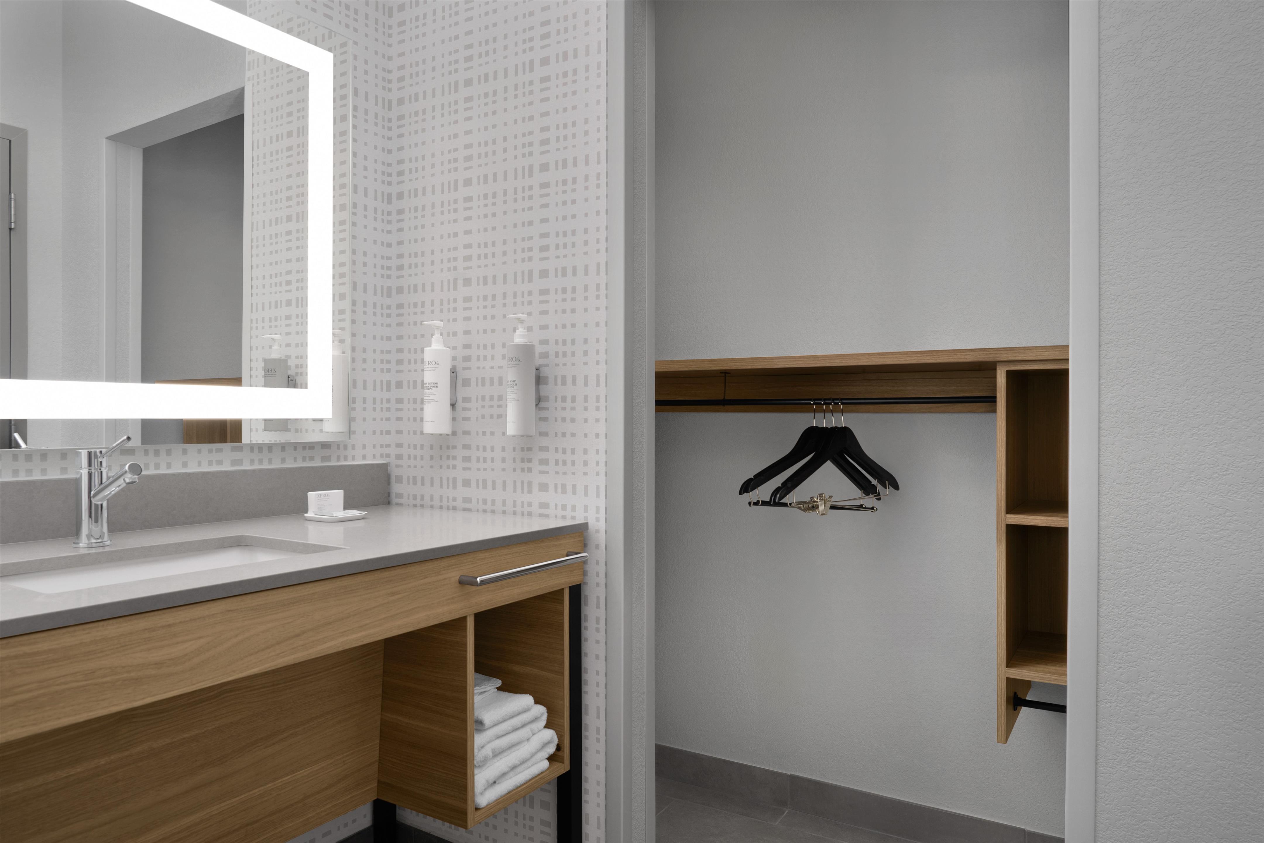 Guest room bath