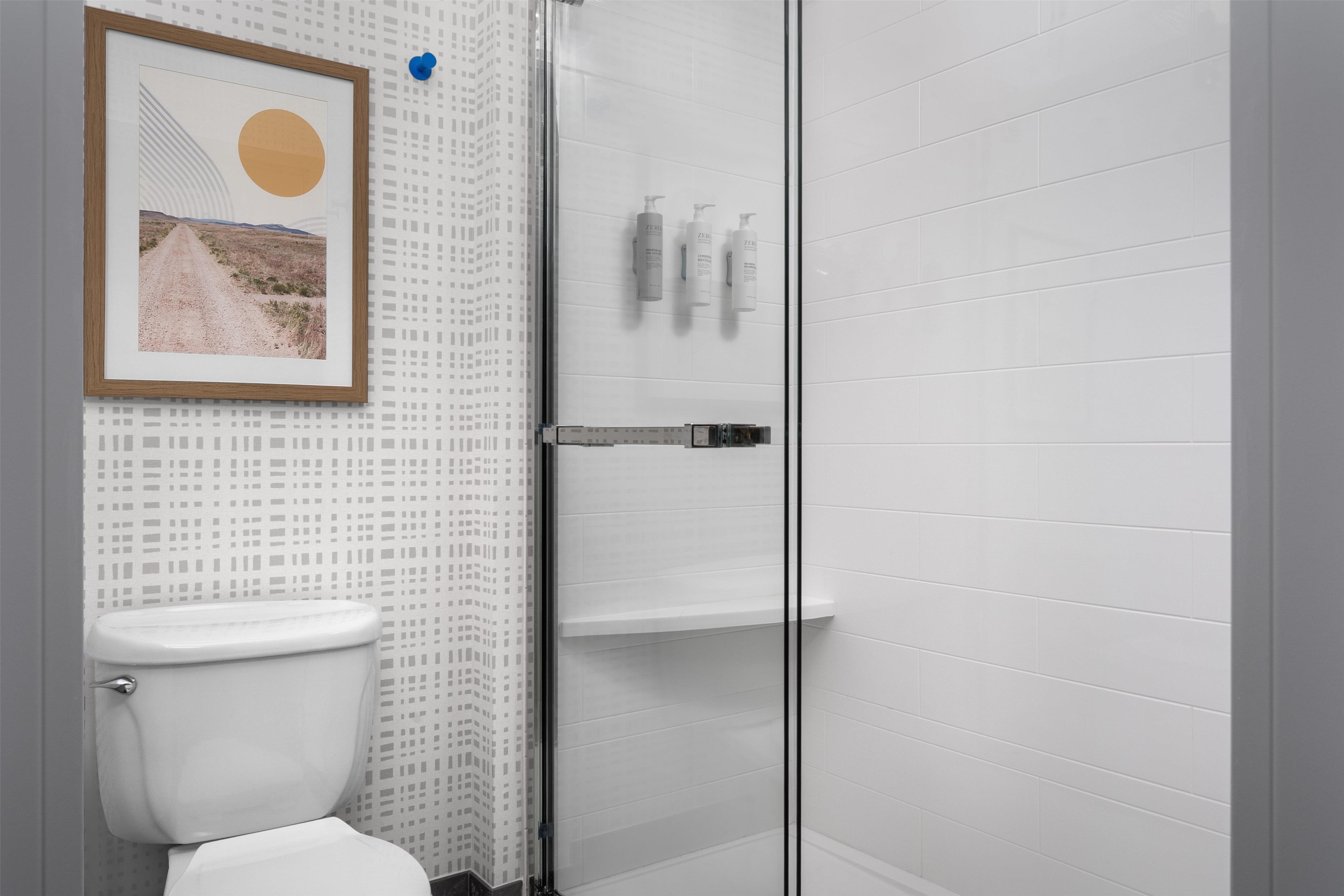 Guest room bath