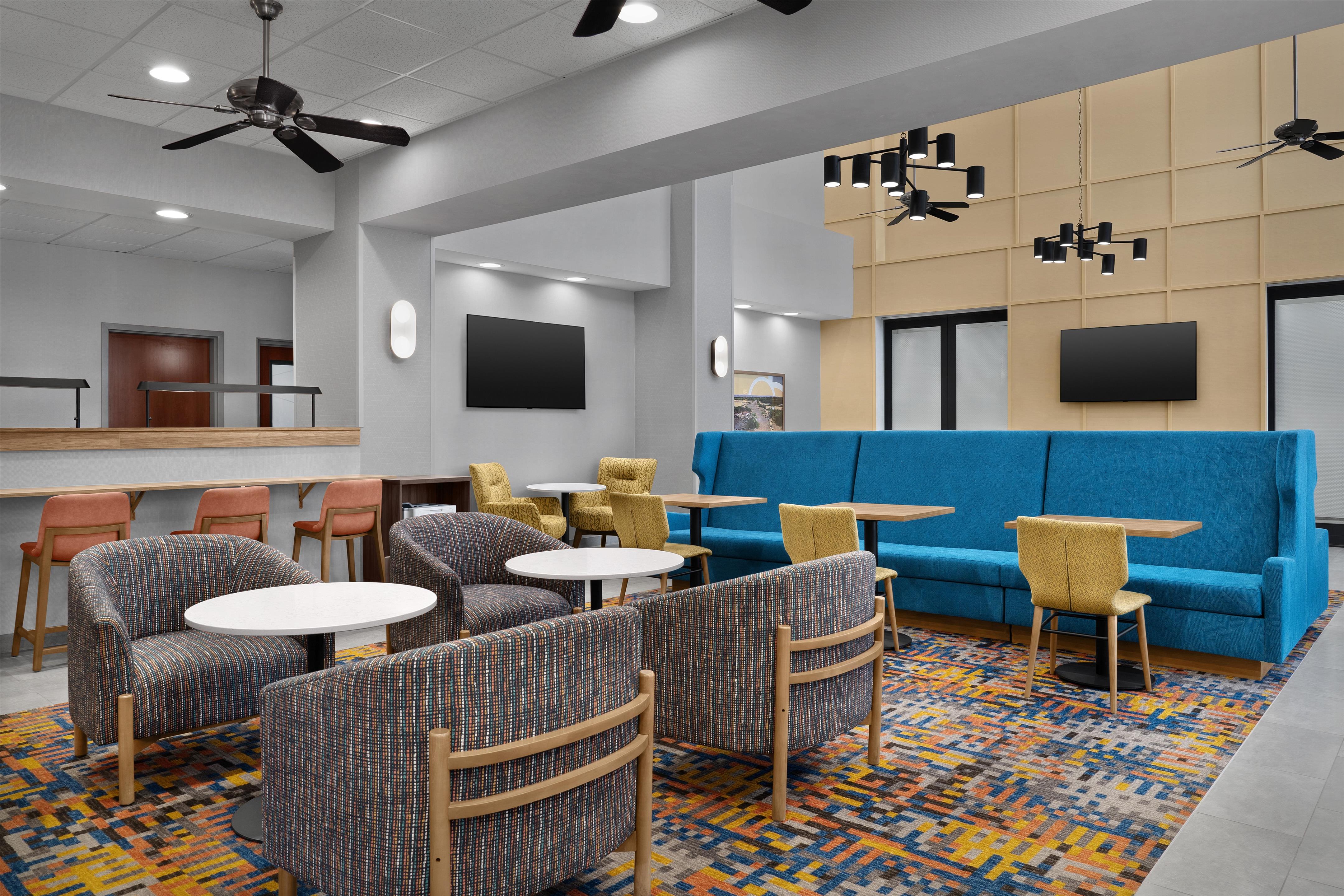 Lobby | Hampton Inn & Suites Roswell