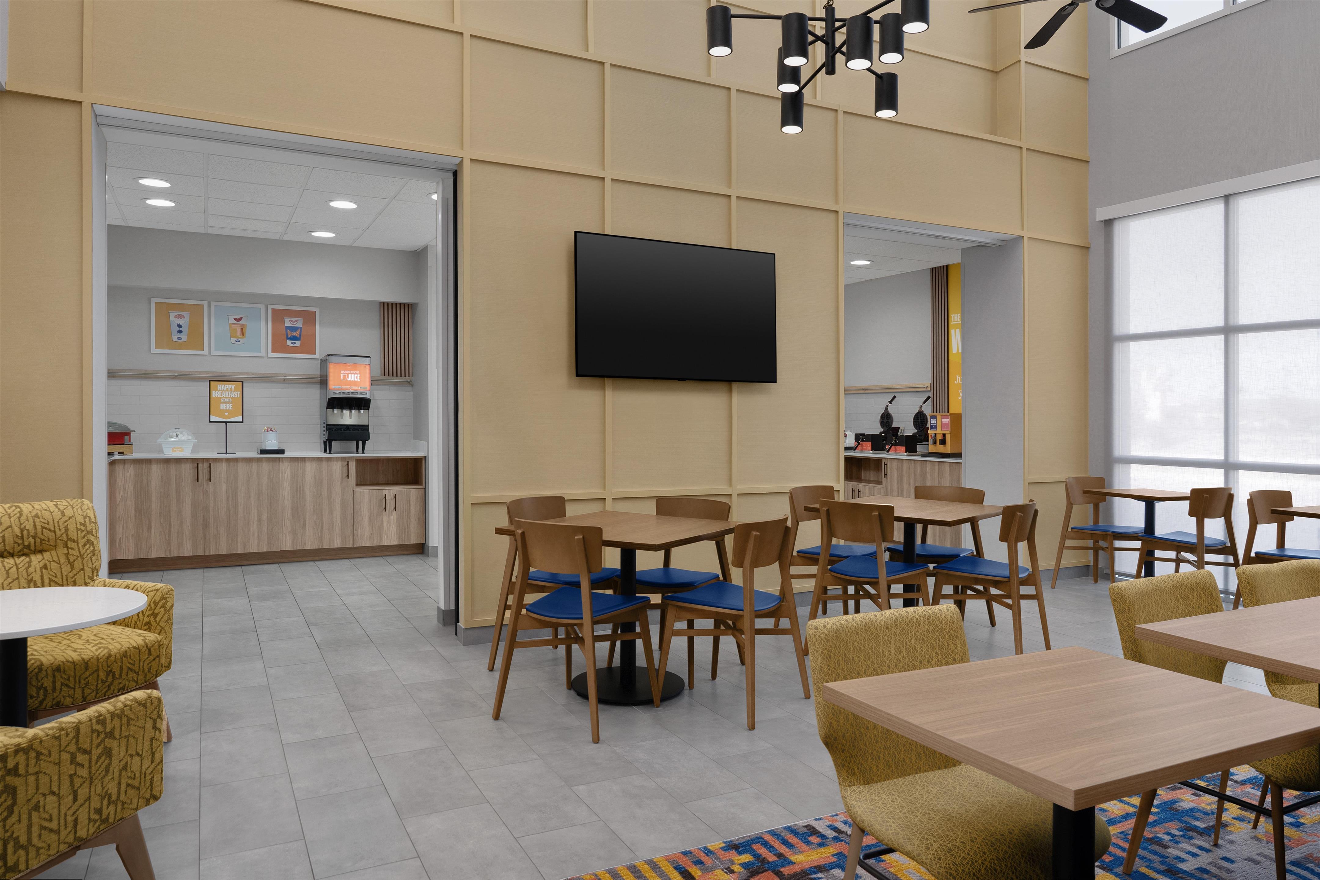 Breakfast Area | Hampton Inn & Suites Roswell