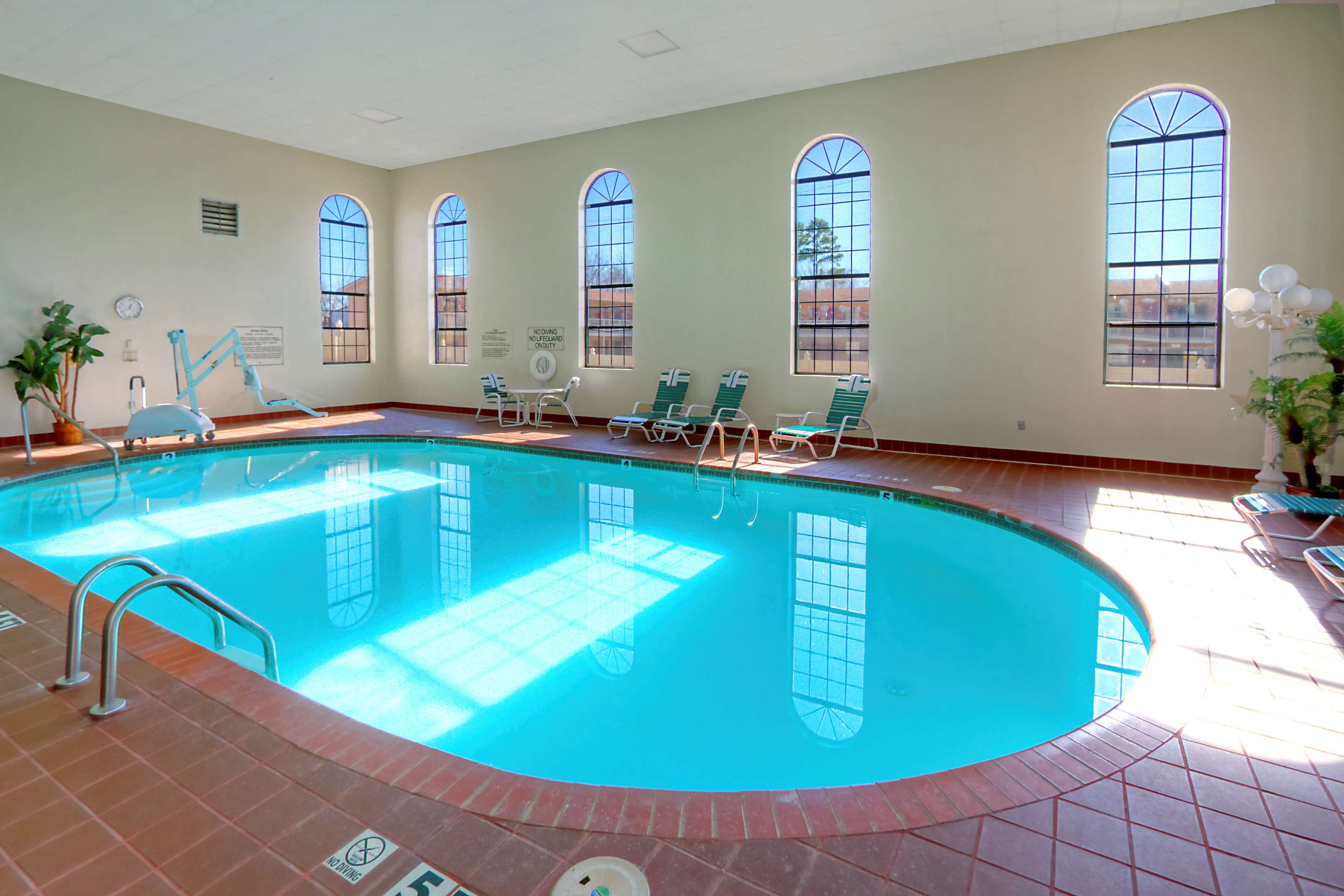 Pool | Hampton Inn Russellville