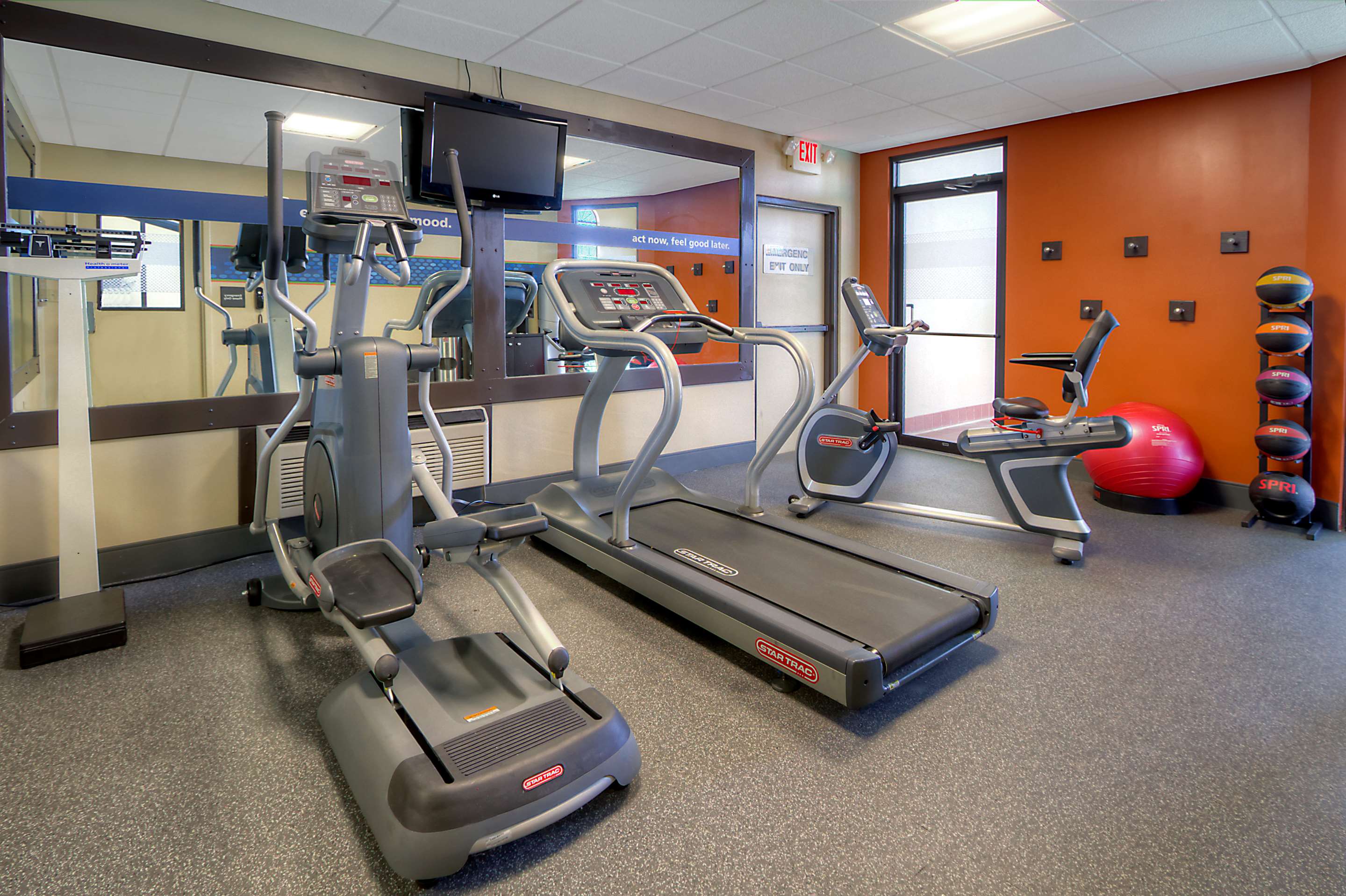 Health club fitness center gym | Hampton Inn Russellville