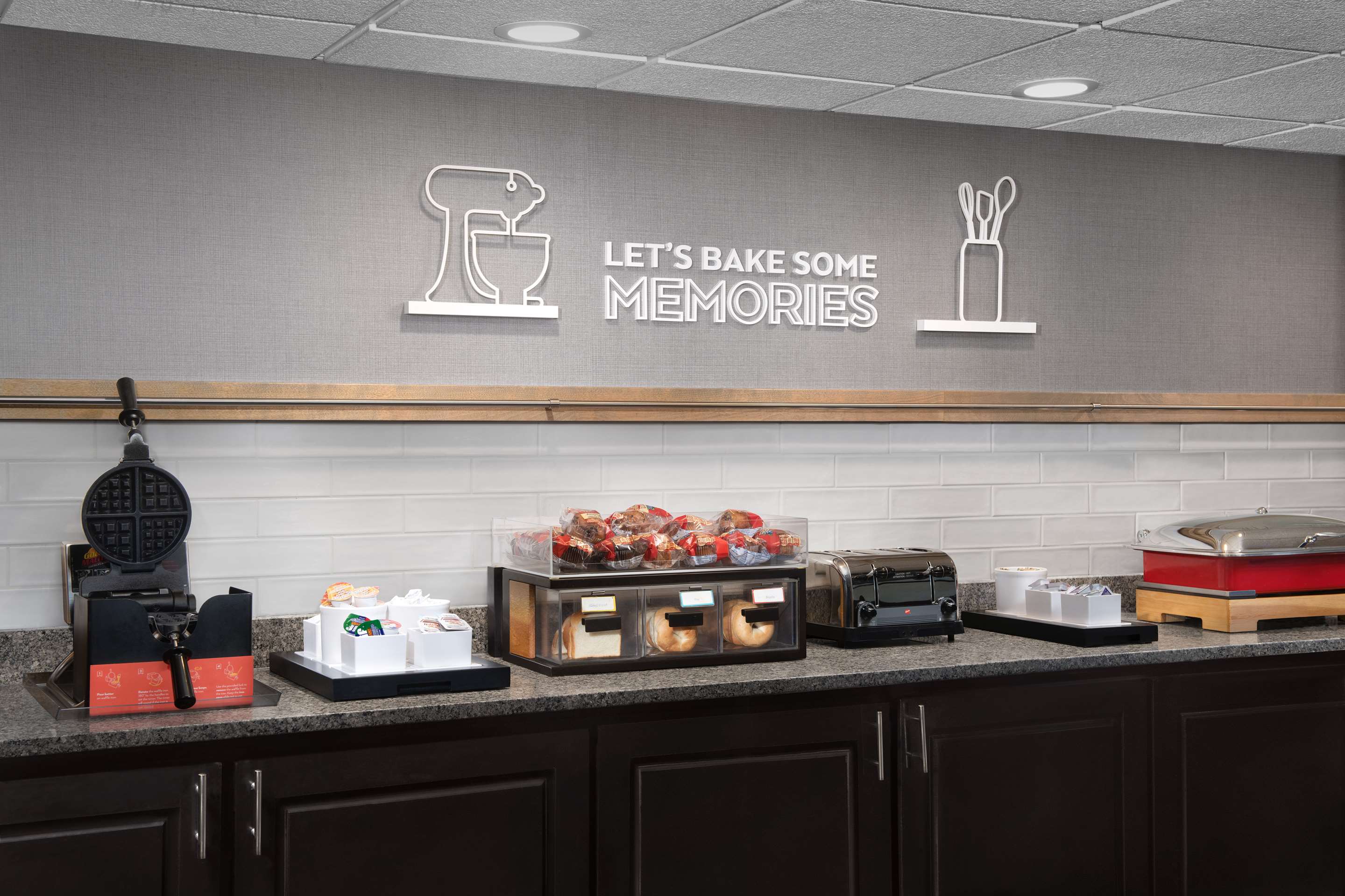 Breakfast Area | Hampton Inn Russellville