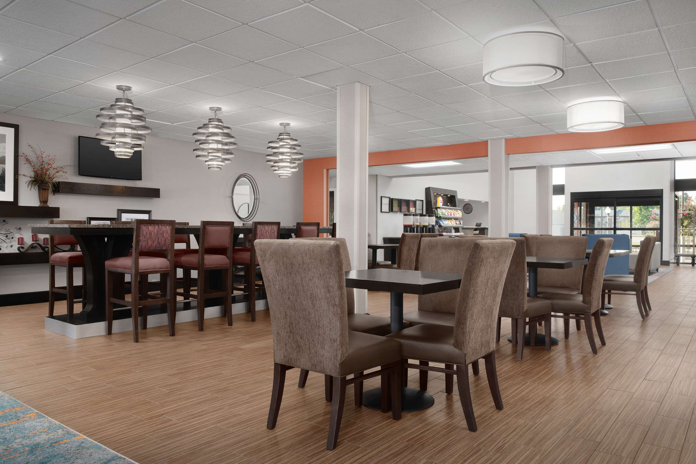 Breakfast Area | Hampton Inn Russellville