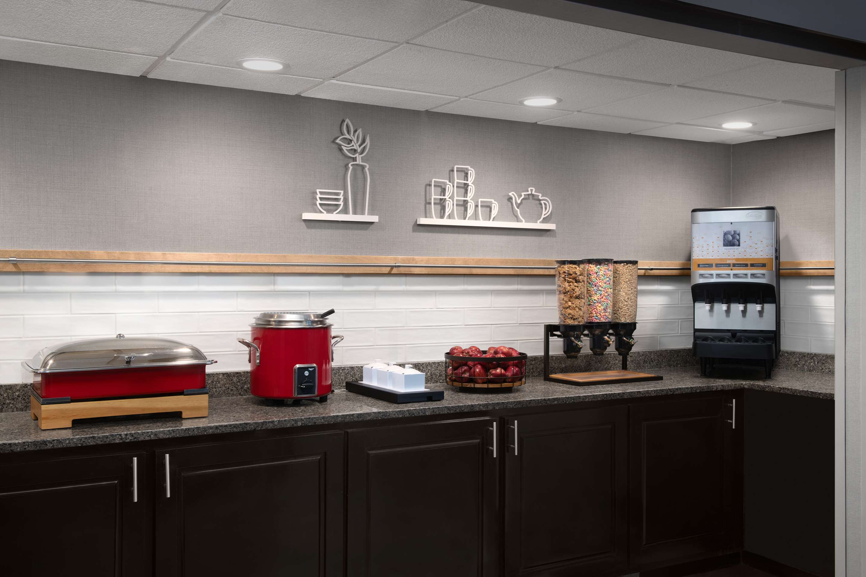 Breakfast Area | Hampton Inn Russellville