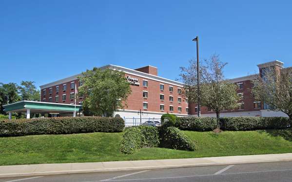 Exterior view - Hampton Inn & Suites Rockville Centre