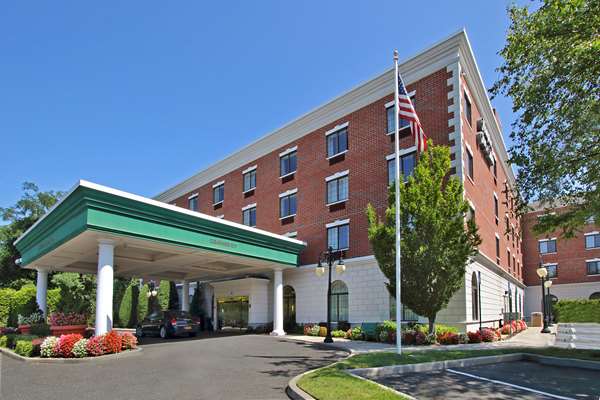 Exterior view - Hampton Inn & Suites Rockville Centre