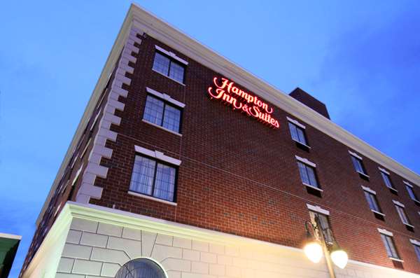 Exterior view - Hampton Inn & Suites Rockville Centre