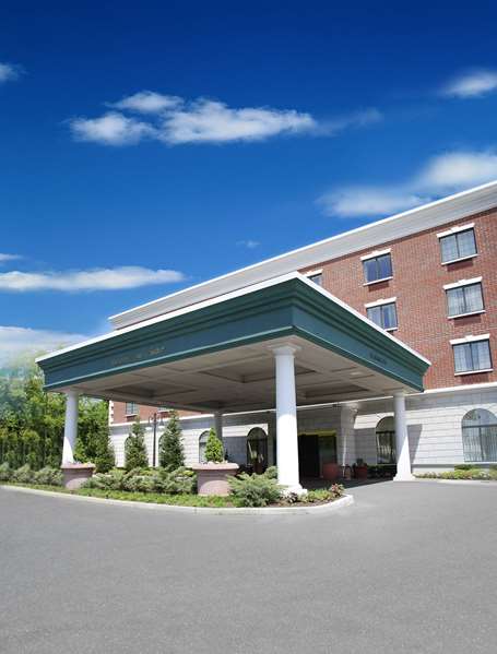 Exterior view - Hampton Inn & Suites Rockville Centre