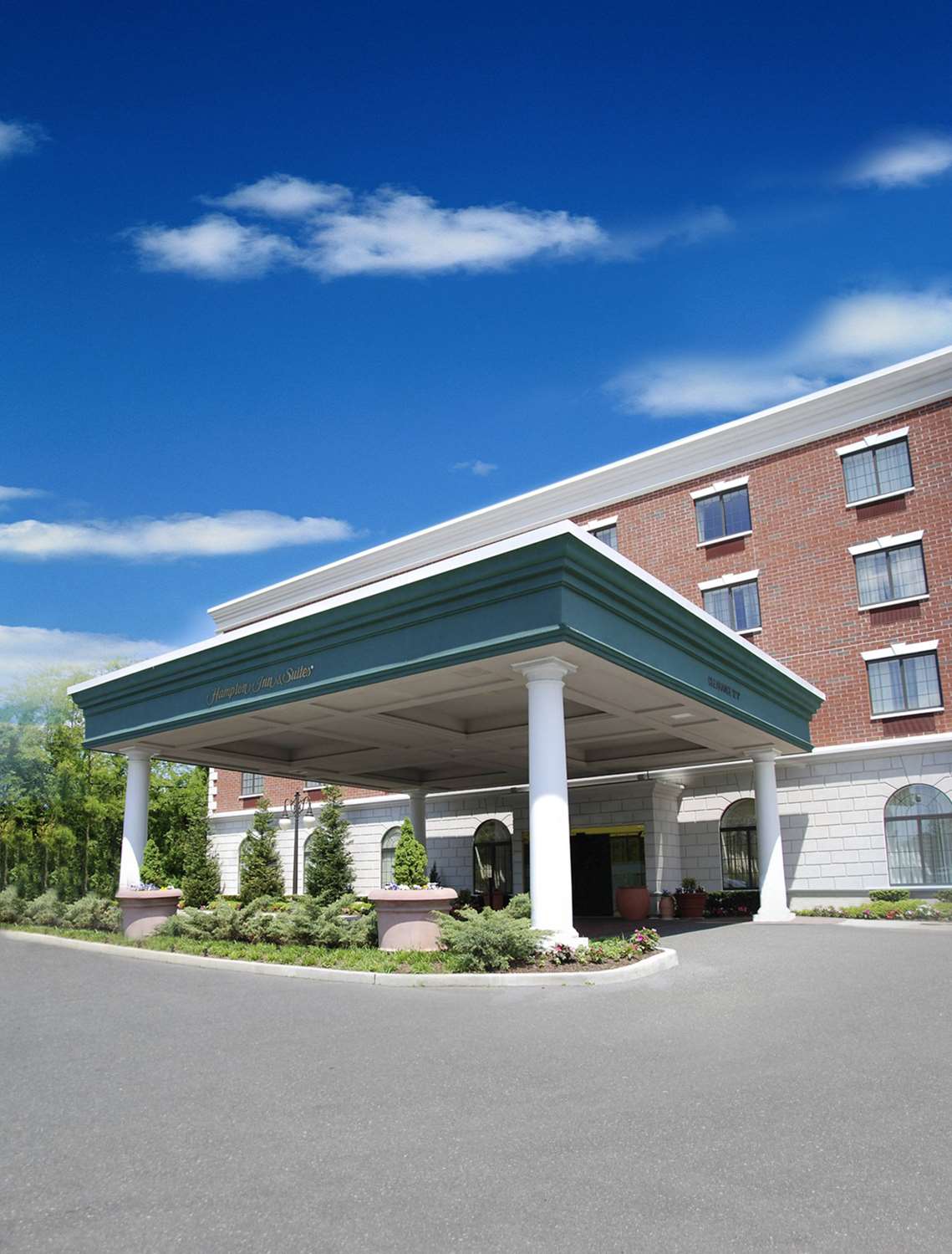 Hampton Inn & Suites Rockville Centre, NY See Discounts