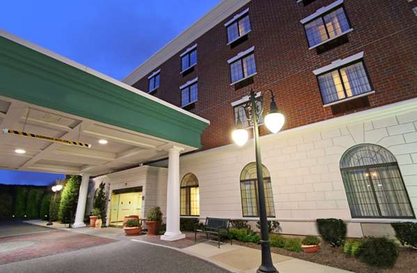 Exterior view - Hampton Inn & Suites Rockville Centre
