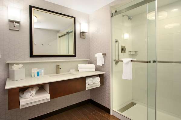  - Hampton Inn & Suites Rockville Centre