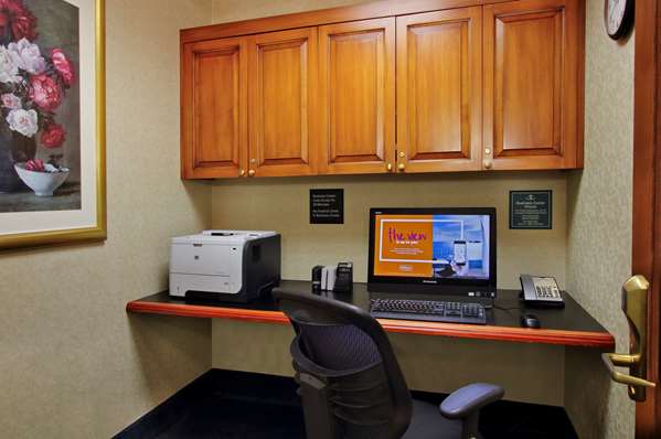 Conference Area - Hampton Inn & Suites Rockville Centre