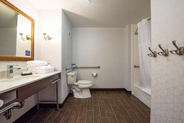  - Hampton Inn & Suites Rockville Centre