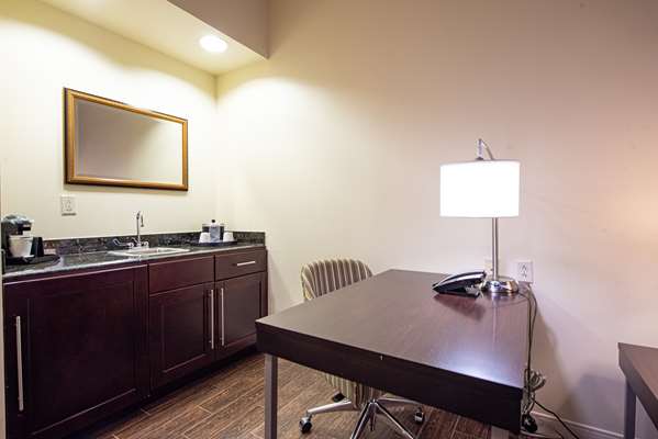  - Hampton Inn & Suites Rockville Centre