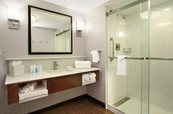  - Hampton Inn & Suites Rockville Centre