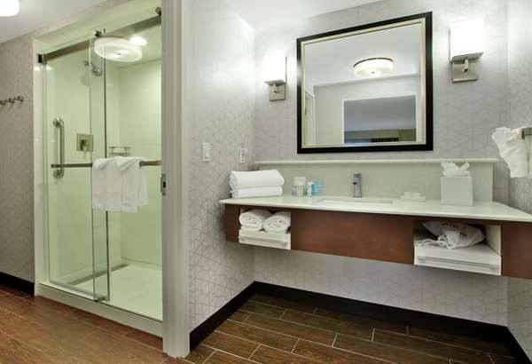 - Hampton Inn & Suites Rockville Centre