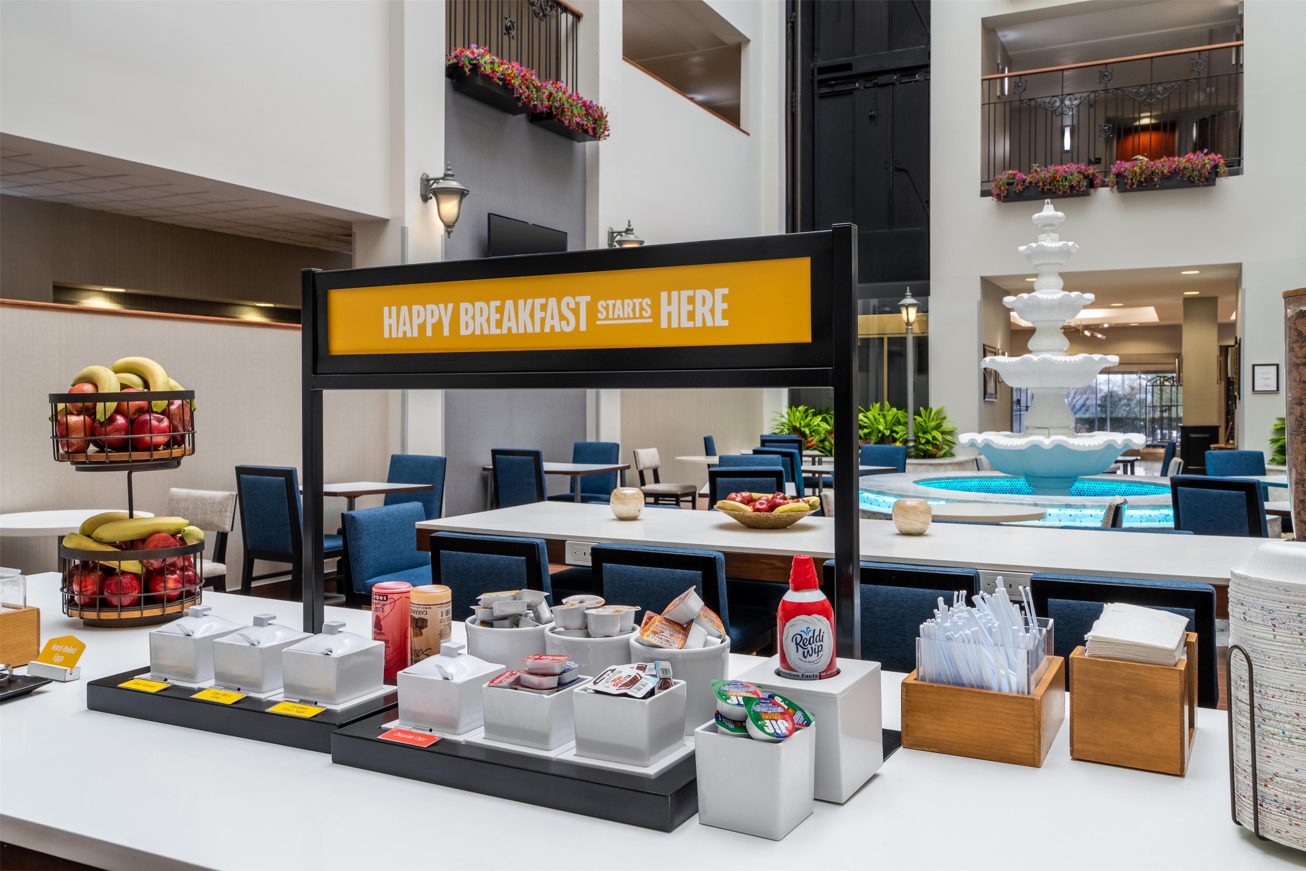 Breakfast Area | Hampton Inn & Suites Rockville Centre