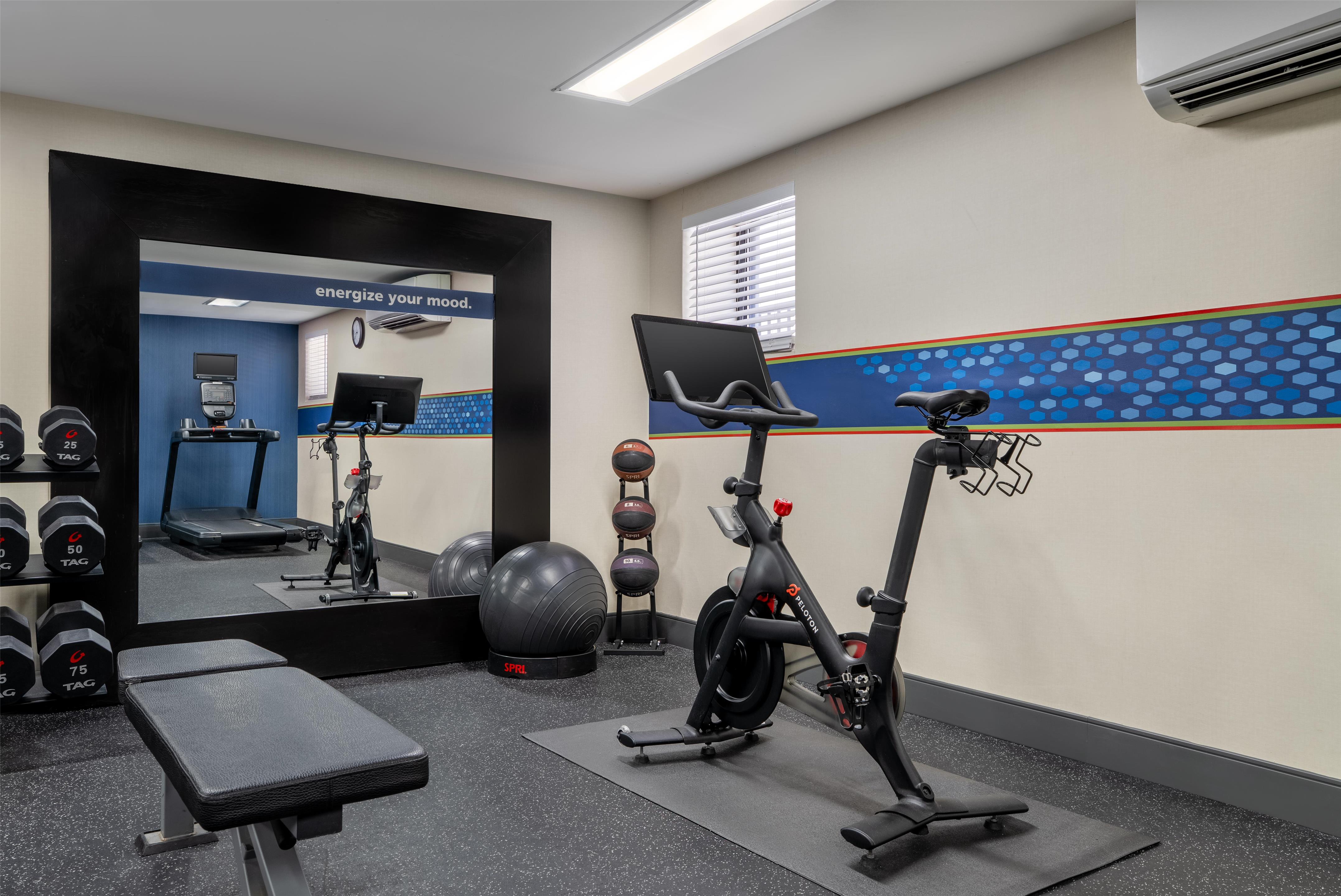 Health club fitness center gym | Hampton Inn & Suites Rockville Centre