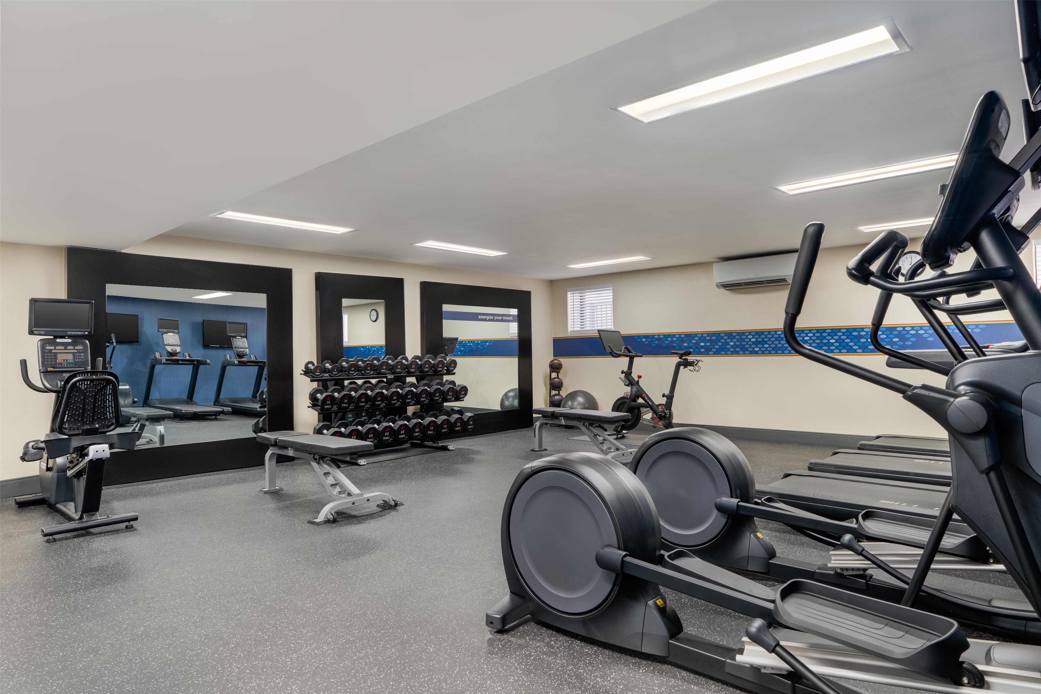 Health club fitness center gym | Hampton Inn & Suites Rockville Centre