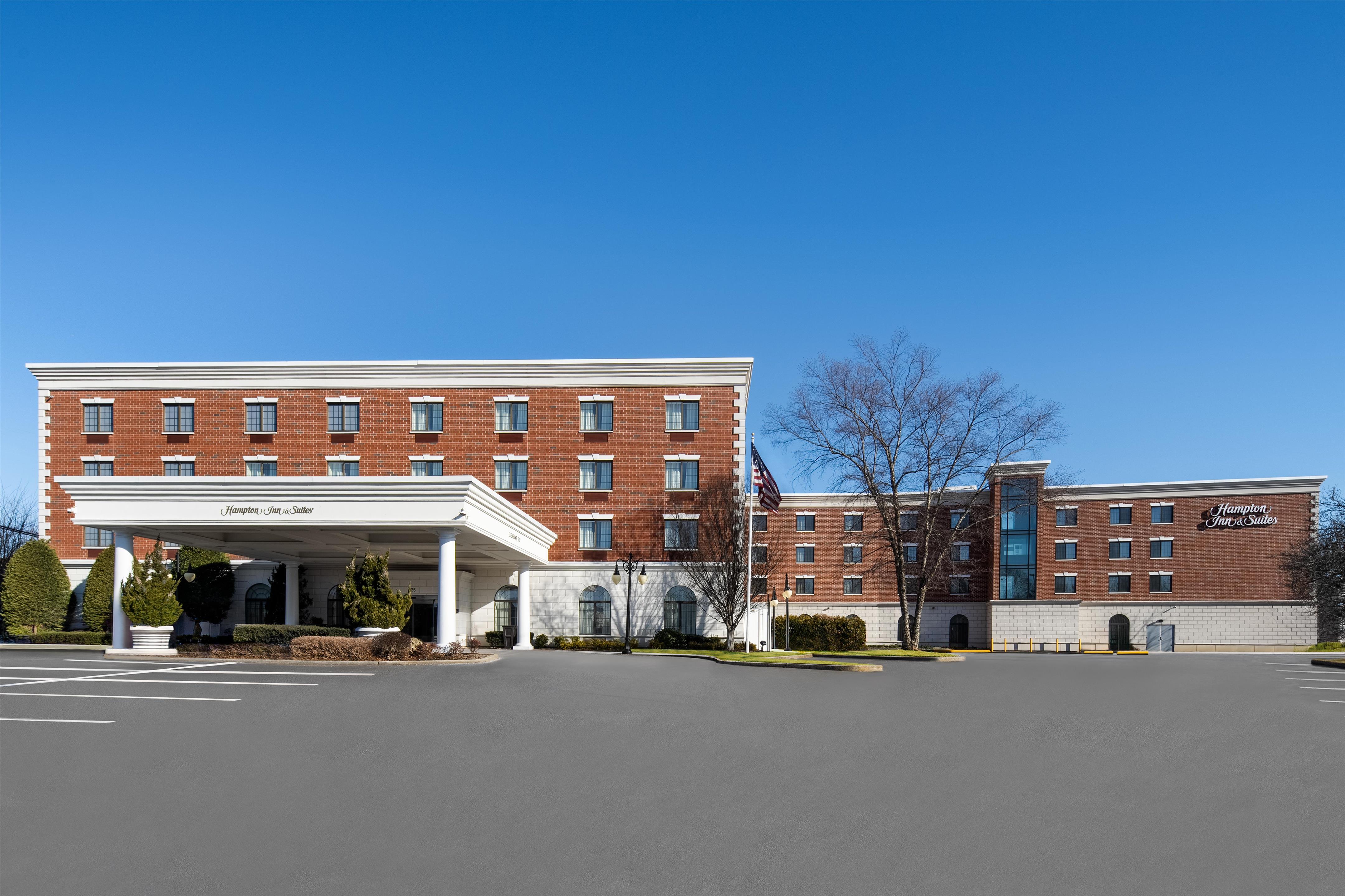 Exterior | Hampton Inn & Suites Rockville Centre